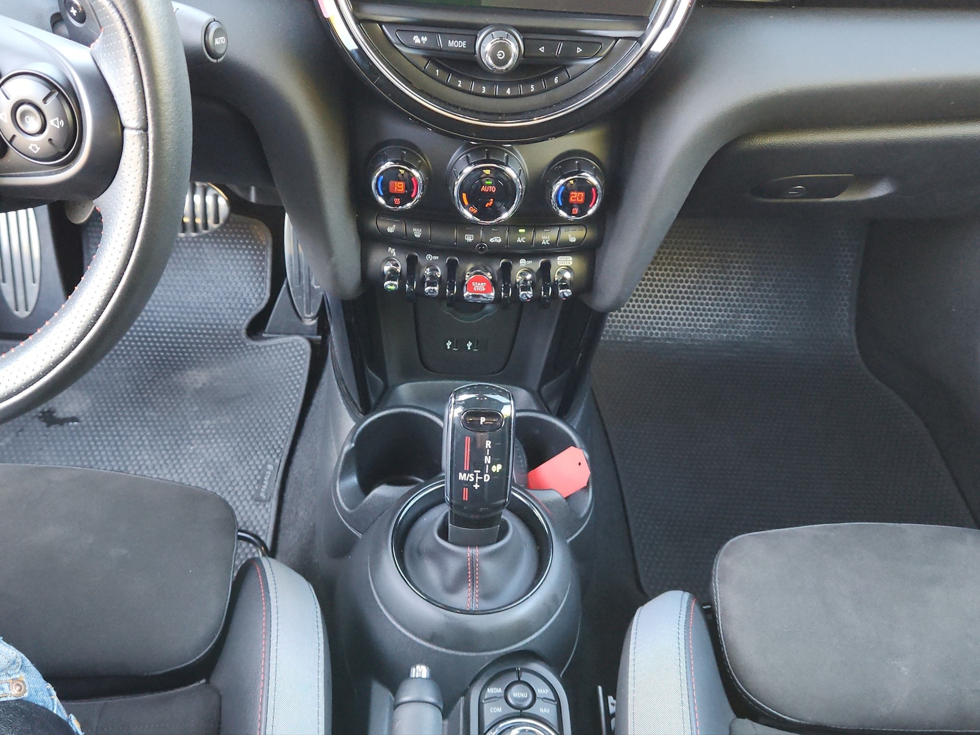 MINI Cooper John Cooper Works Cabriolet Steptronic-image-13