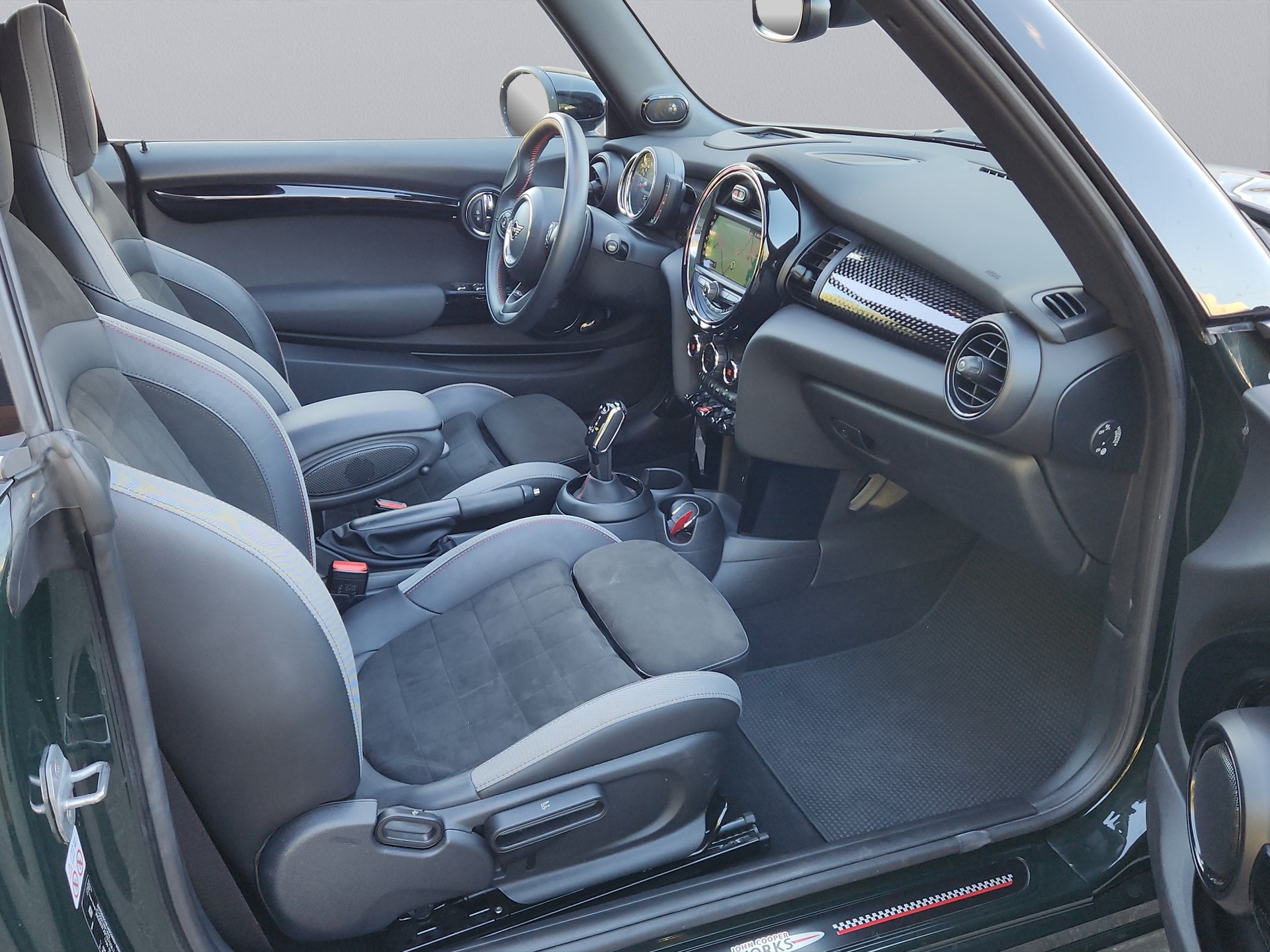 MINI Cooper John Cooper Works Cabriolet Steptronic-image-17