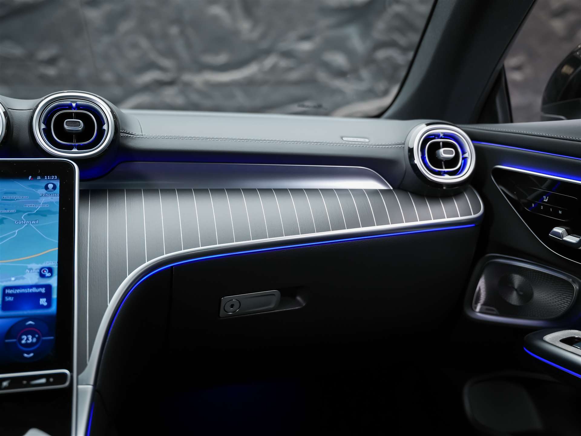 MERCEDES-BENZ CLE 200 Coupé AMG Line 9G-Tronic Werksgarantie*Digital Light*Burmester*360° Kamera*-image-17