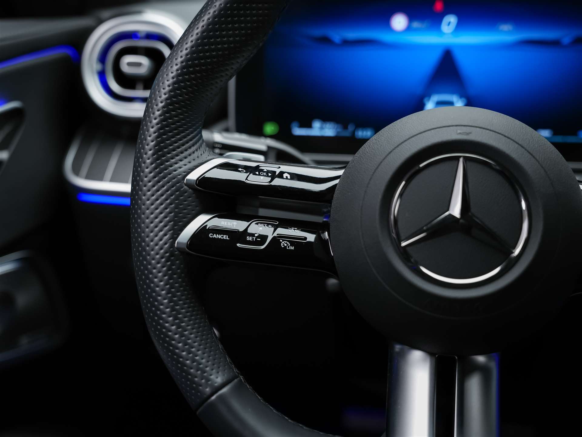 MERCEDES-BENZ CLE 200 Coupé AMG Line 9G-Tronic Werksgarantie*Burmester*360° Kamera*-image-25