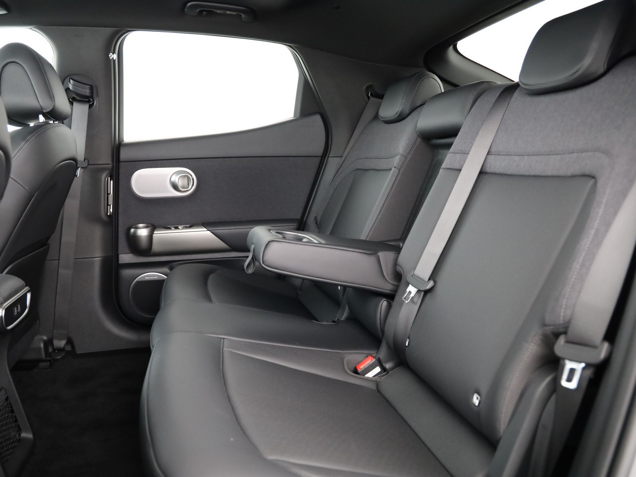 GENESIS GV60 77.4 kWh Sport AWD-image-4