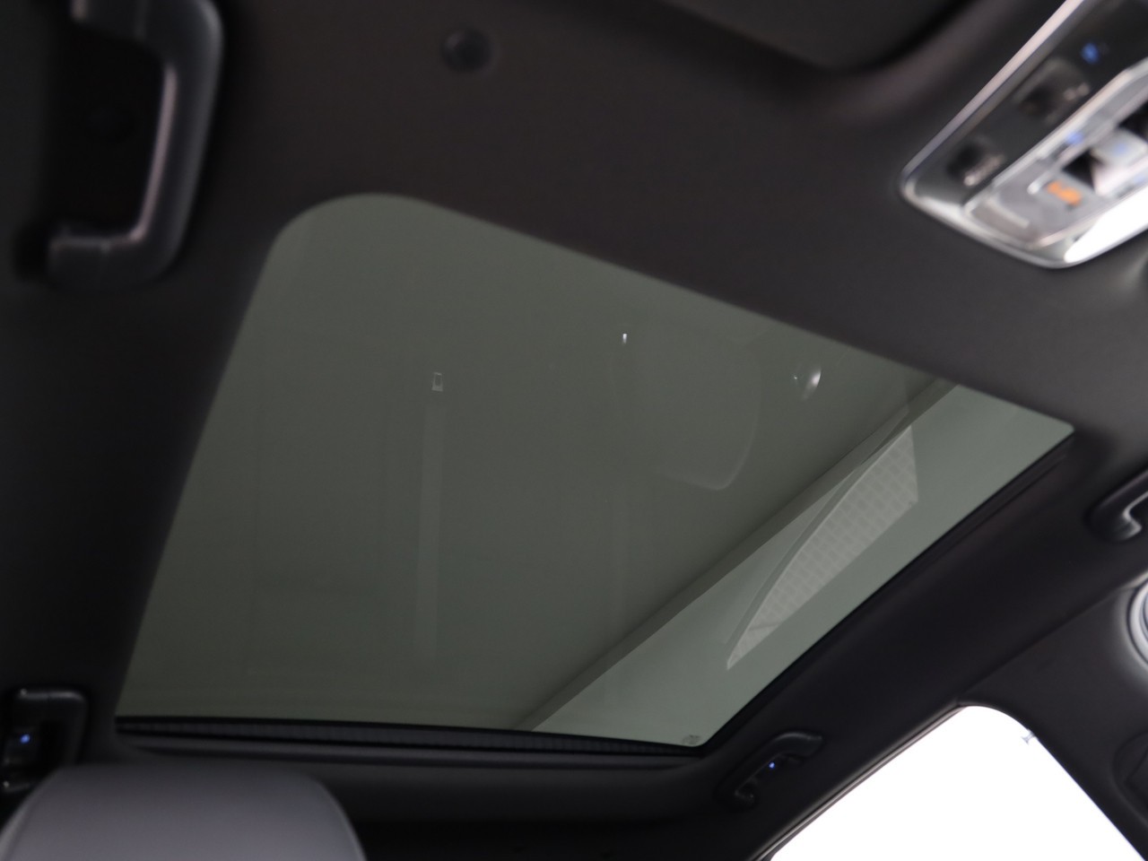 GENESIS GV60 77.4 kWh Sport AWD-image-21