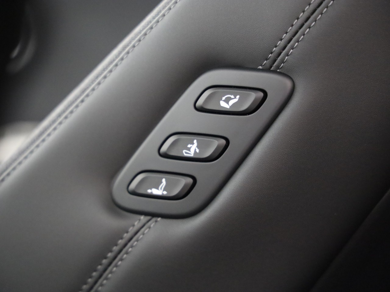 GENESIS GV60 77.4 kWh Sport AWD-image-23
