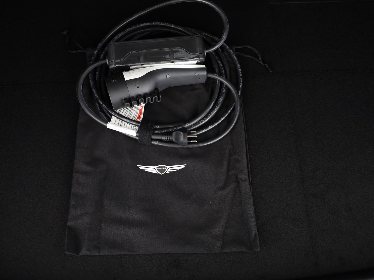 GENESIS GV60 77.4 kWh Sport AWD-image-14