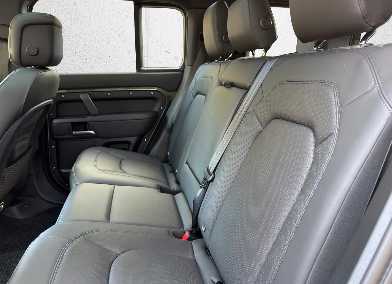 LAND ROVER Defender 110 3.0 D I6 350 X-Dynamic HSE AWD AT8-image-11