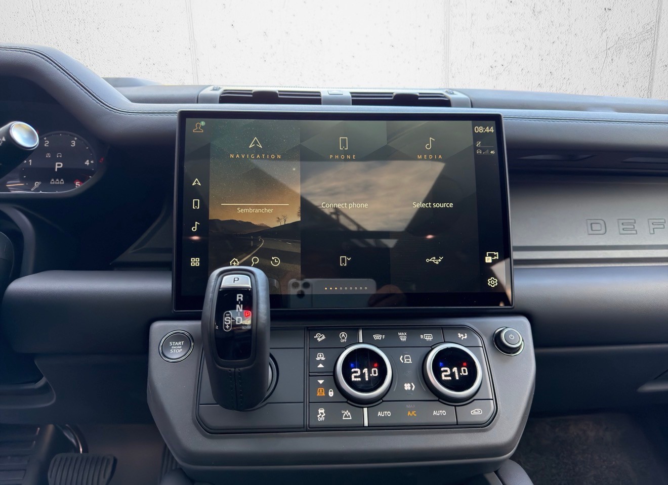 LAND ROVER Defender 110 3.0 D I6 350 X-Dynamic HSE AWD AT8-image-13