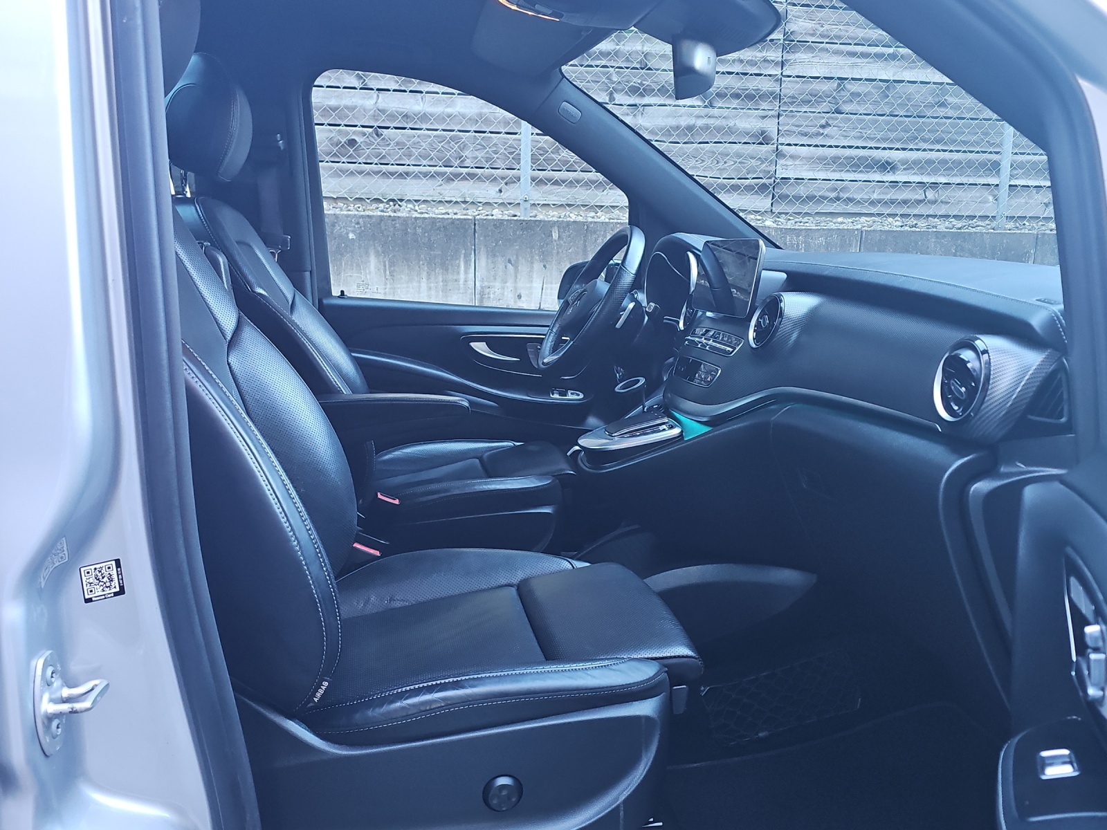 MERCEDES-BENZ V 300 d lang AMG-Line 4Matic 9G-Tronic-image-21