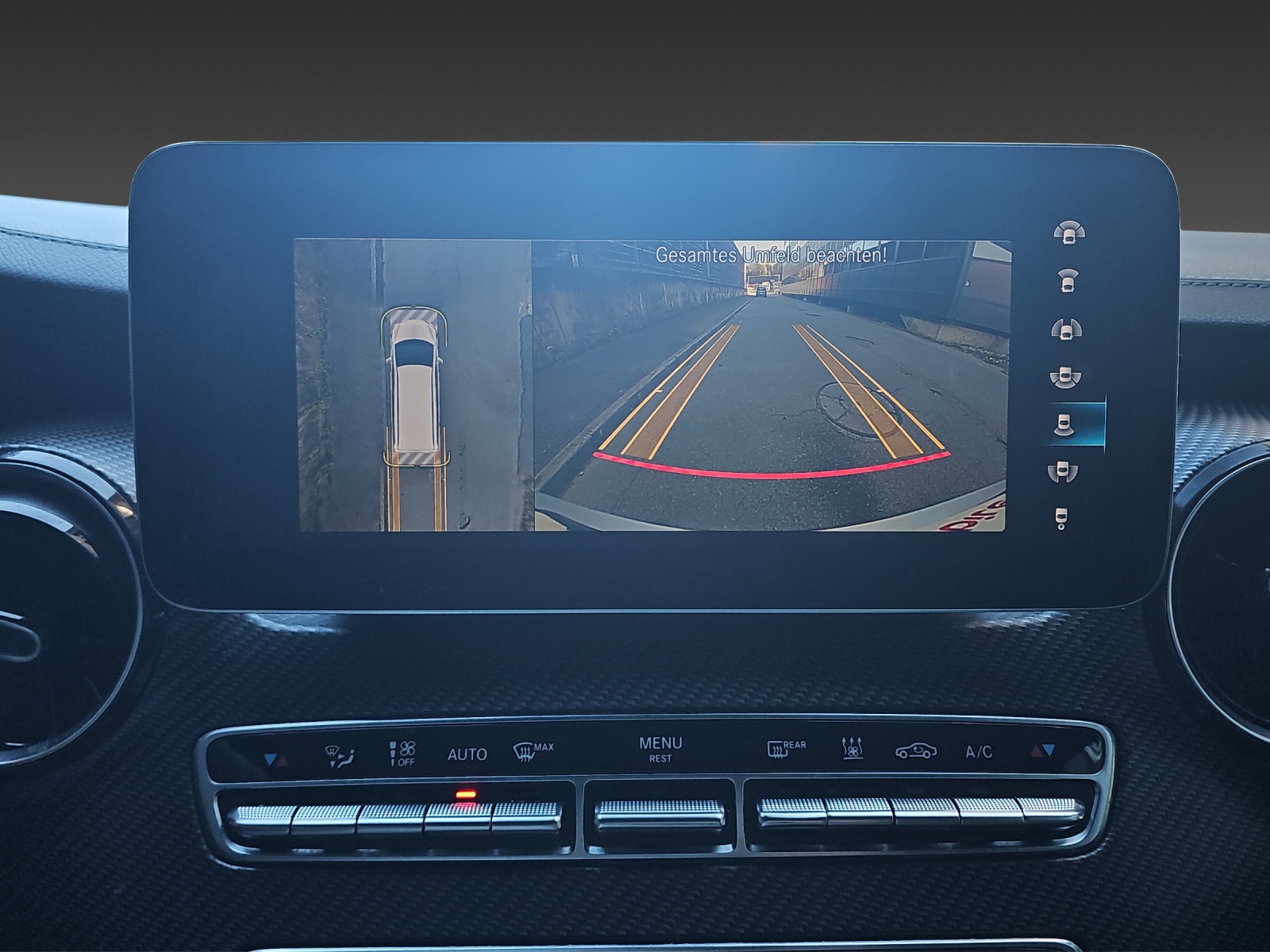 MERCEDES-BENZ V 300 d lang AMG-Line 4Matic 9G-Tronic-image-15
