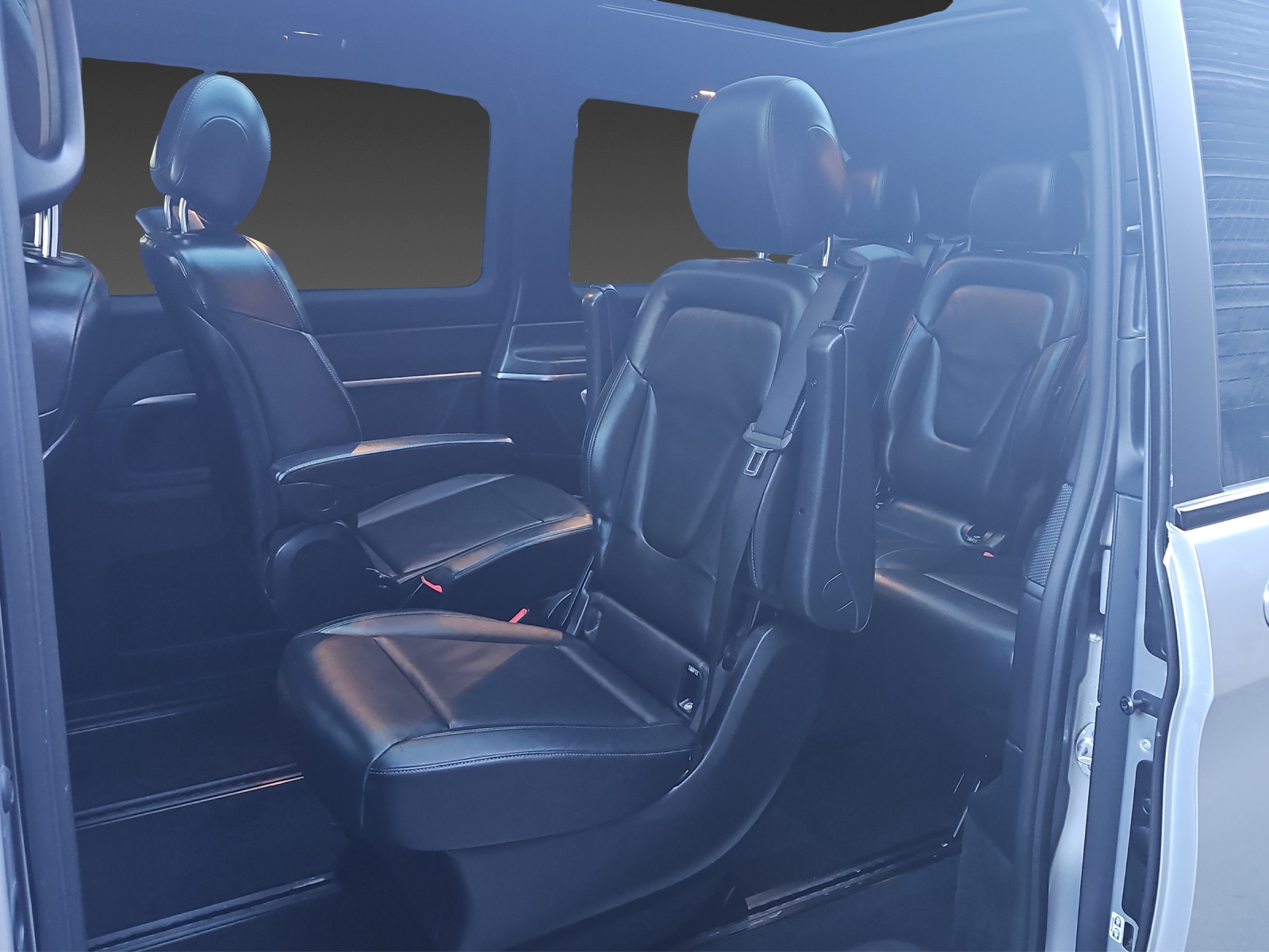 MERCEDES-BENZ V 300 d lang AMG-Line 4Matic 9G-Tronic-image-17