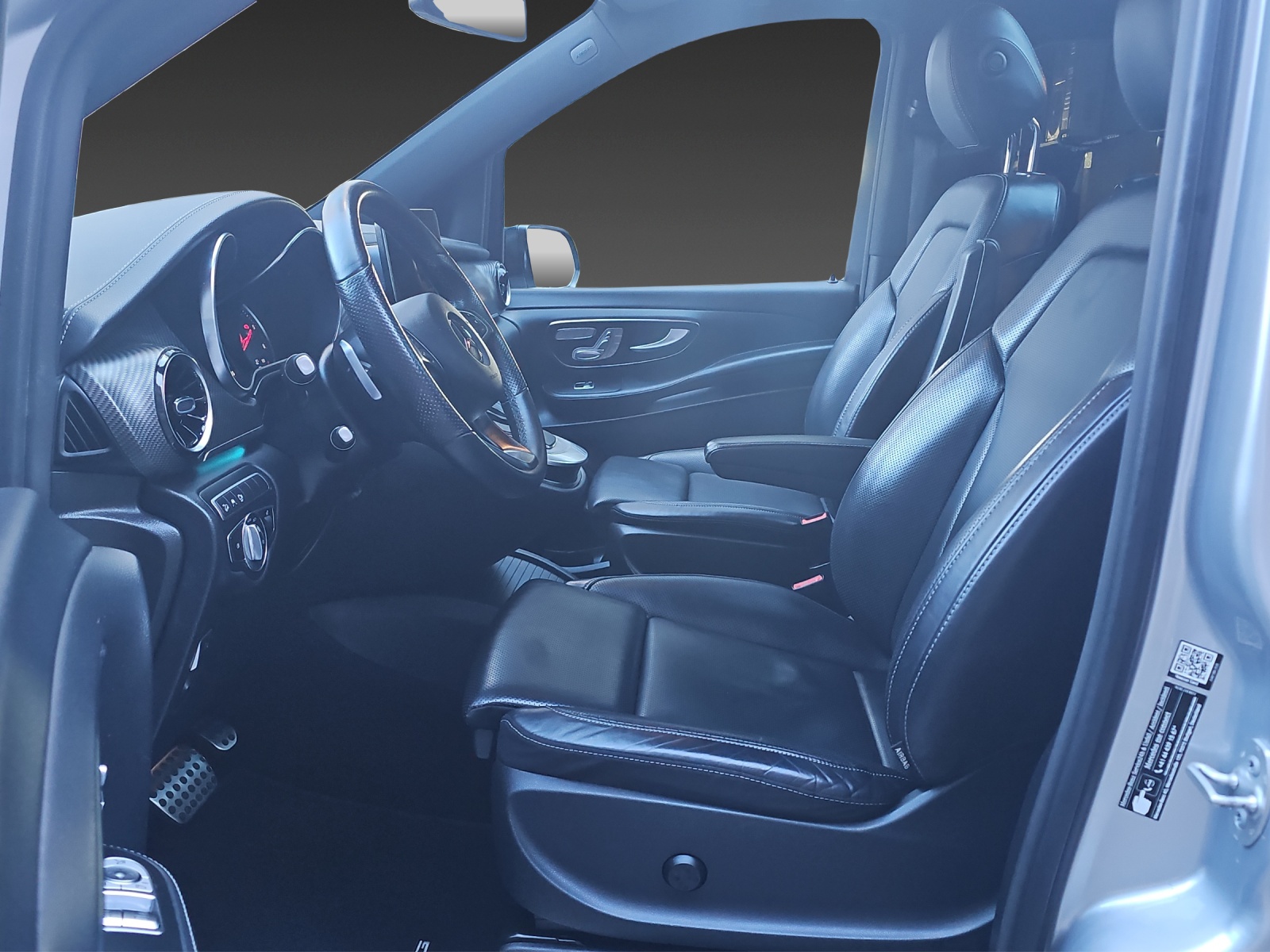 MERCEDES-BENZ V 300 d lang AMG-Line 4Matic 9G-Tronic-image-8