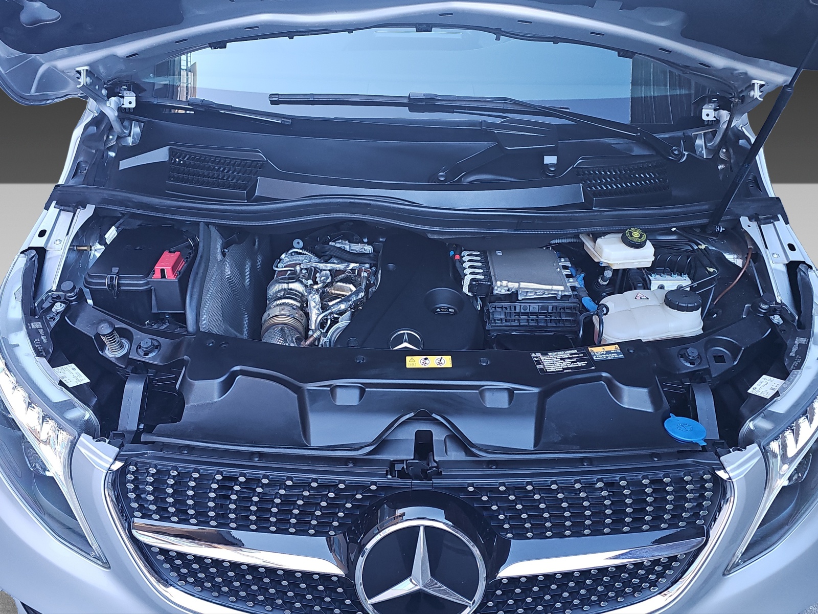 MERCEDES-BENZ V 300 d lang AMG-Line 4Matic 9G-Tronic-image-24