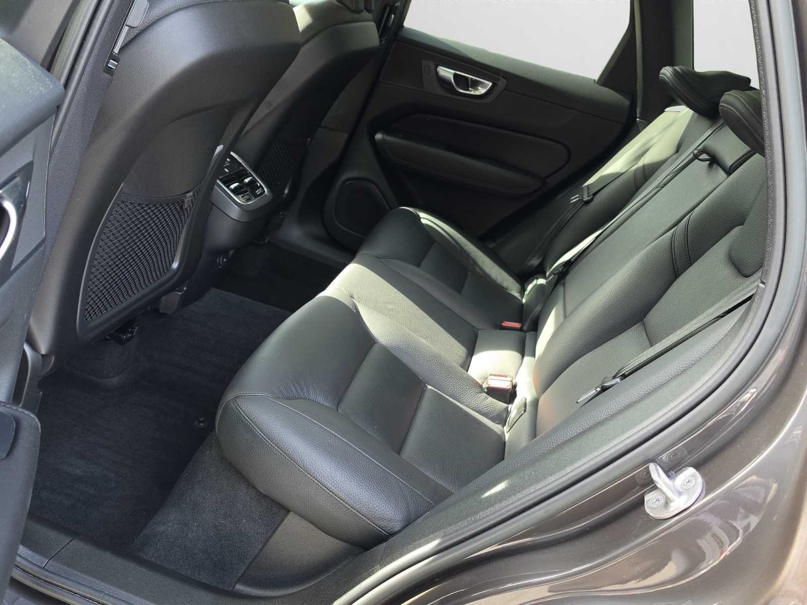 VOLVO XC60 2.0 B4 MH Ultimate Dark AWD-image-16