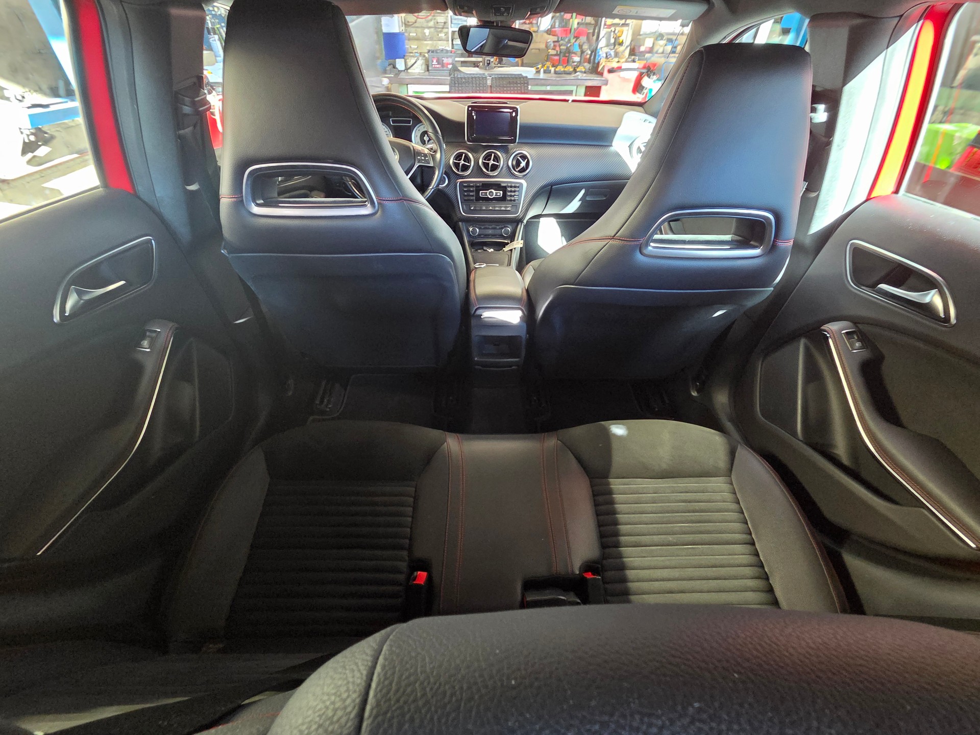 MERCEDES-BENZ A 250 AMG Line 4Matic 7G-DCT-image-8
