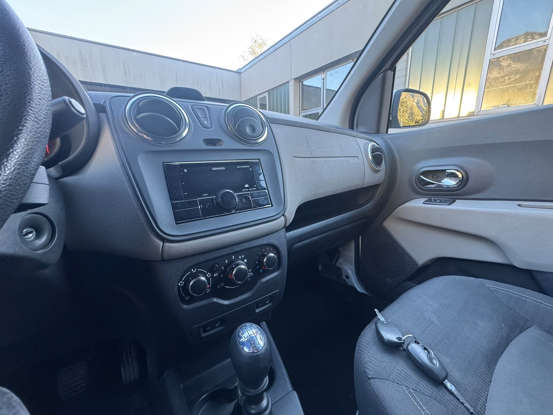DACIA Lodgy 1.5 dCi Lauréate 5PL-image-14