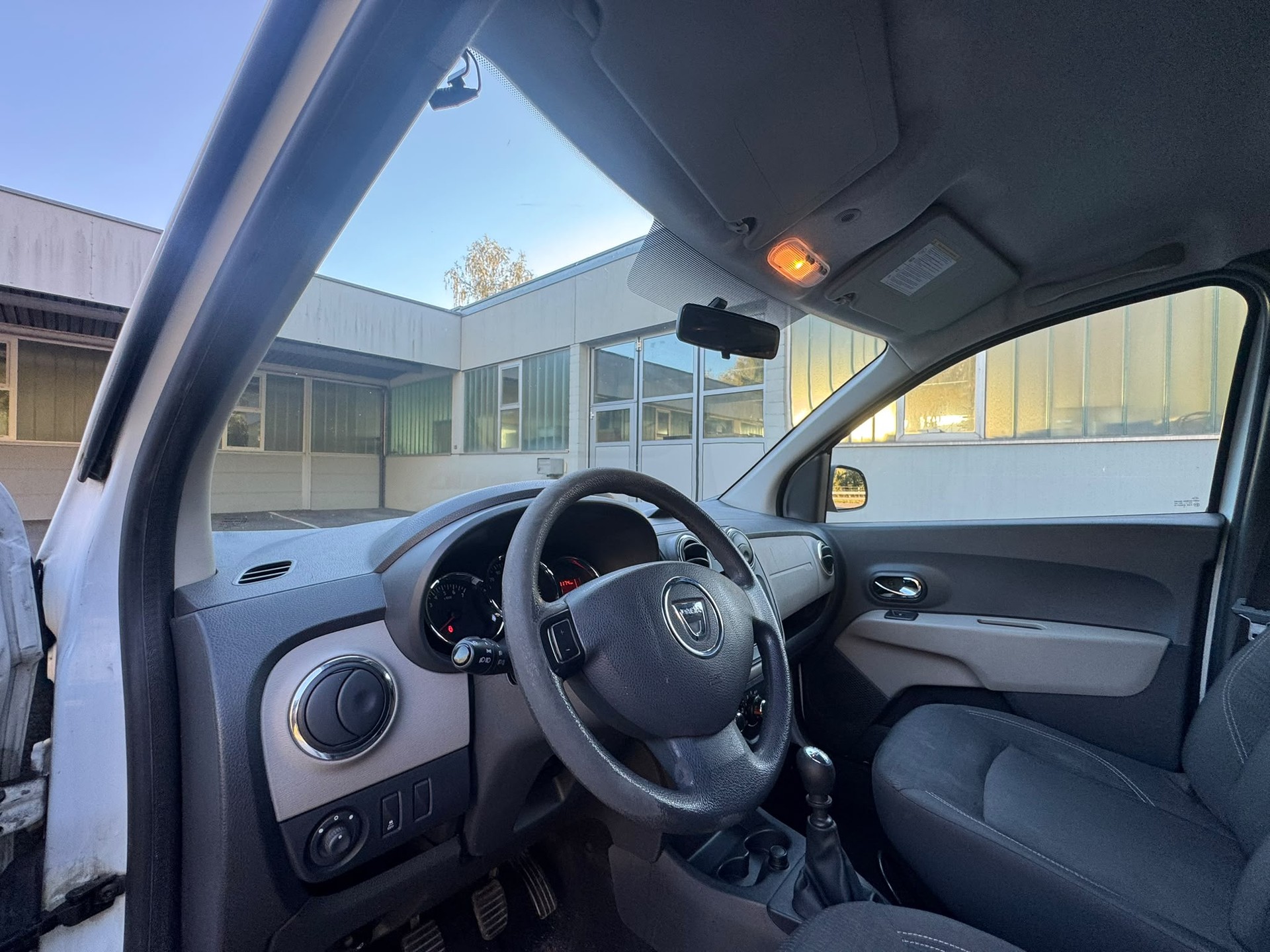 DACIA Lodgy 1.5 dCi Lauréate 5PL-image-12