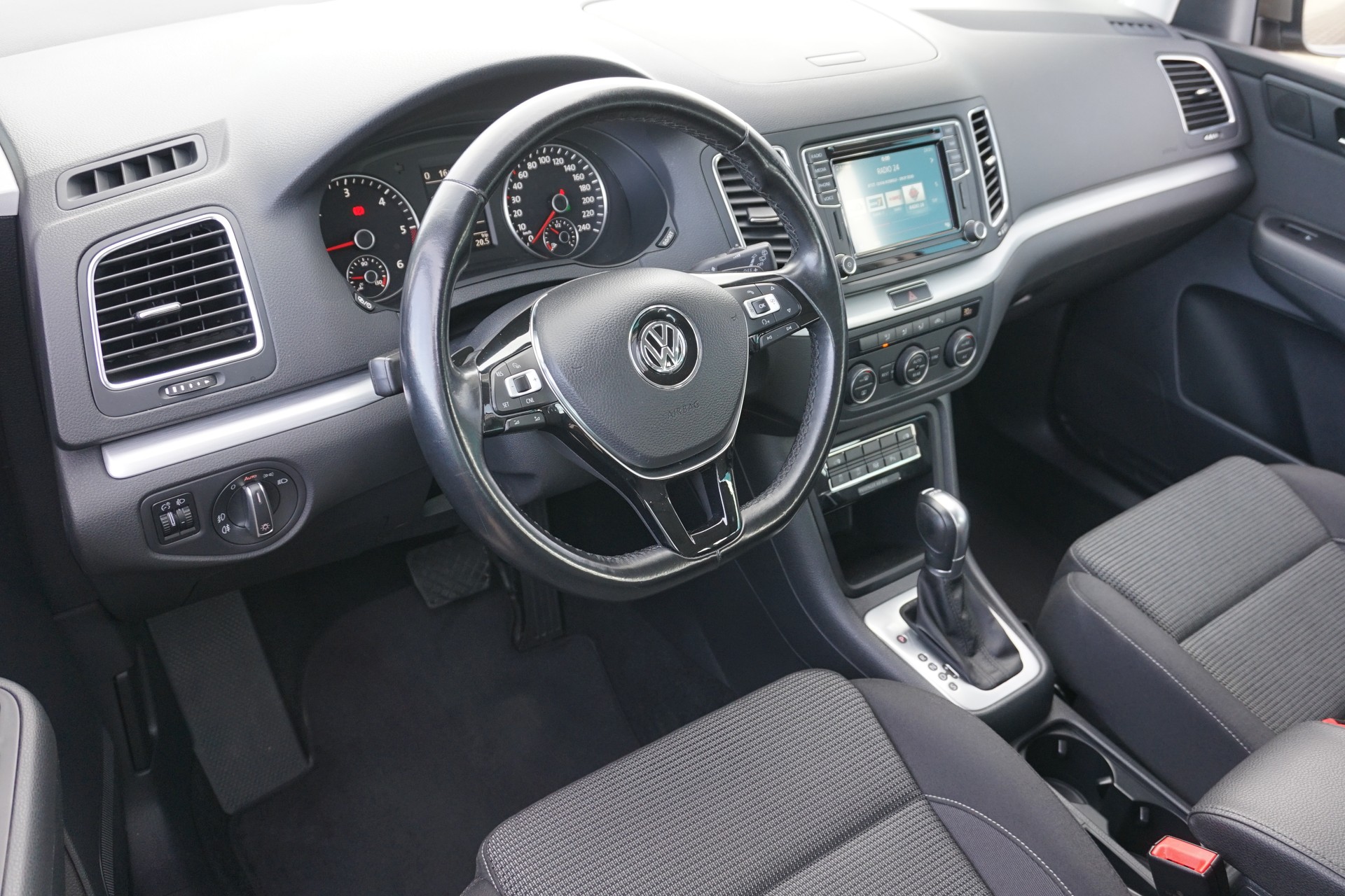 VW Sharan 2.0TDI BMT Comfort-image-17
