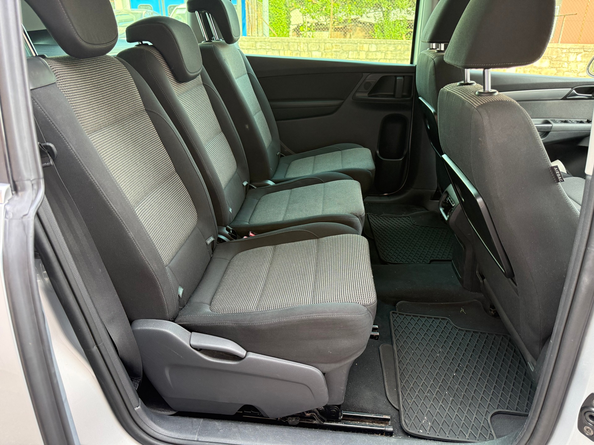 VW SHARAN-image-7