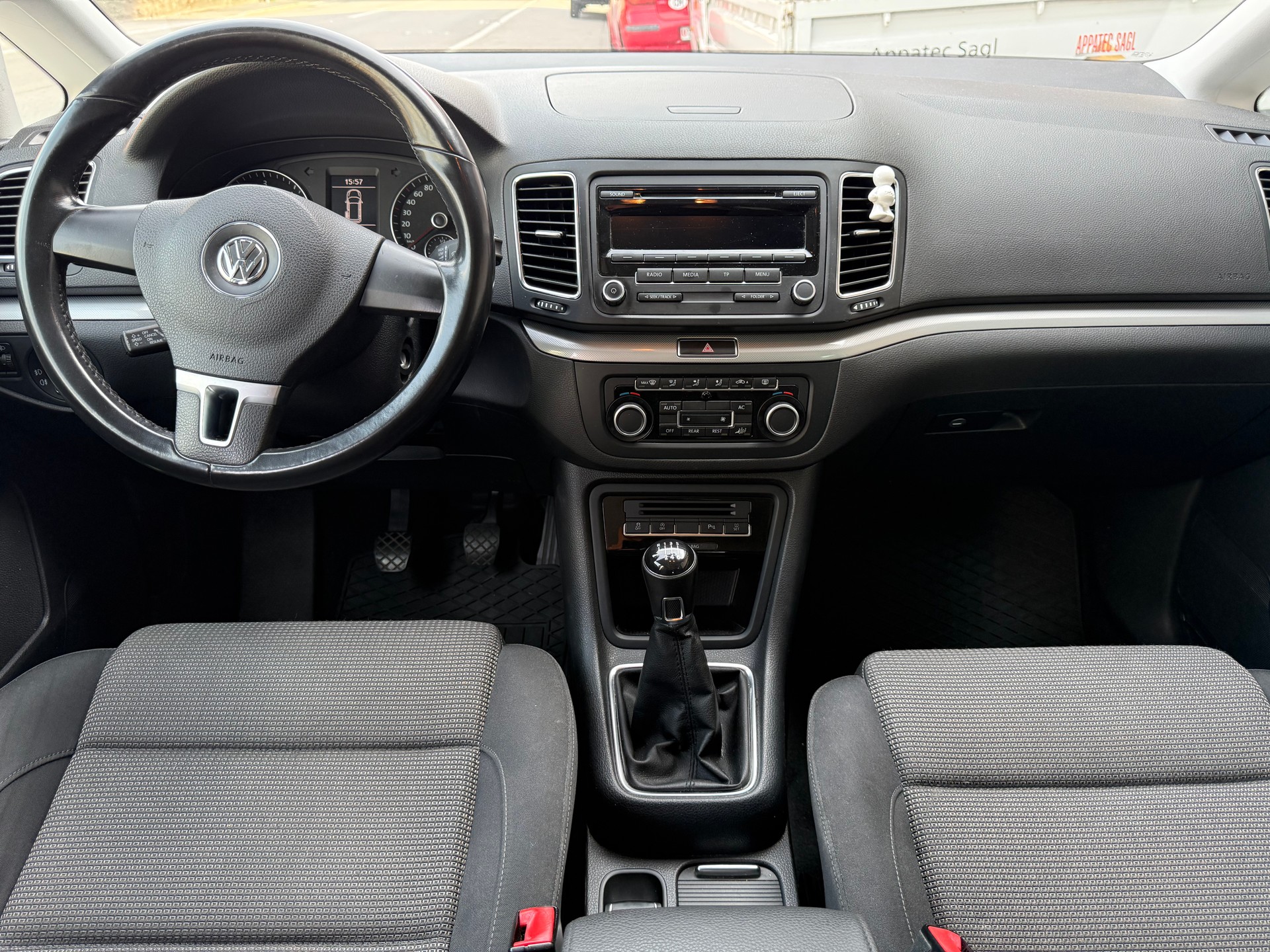 VW SHARAN-image-9