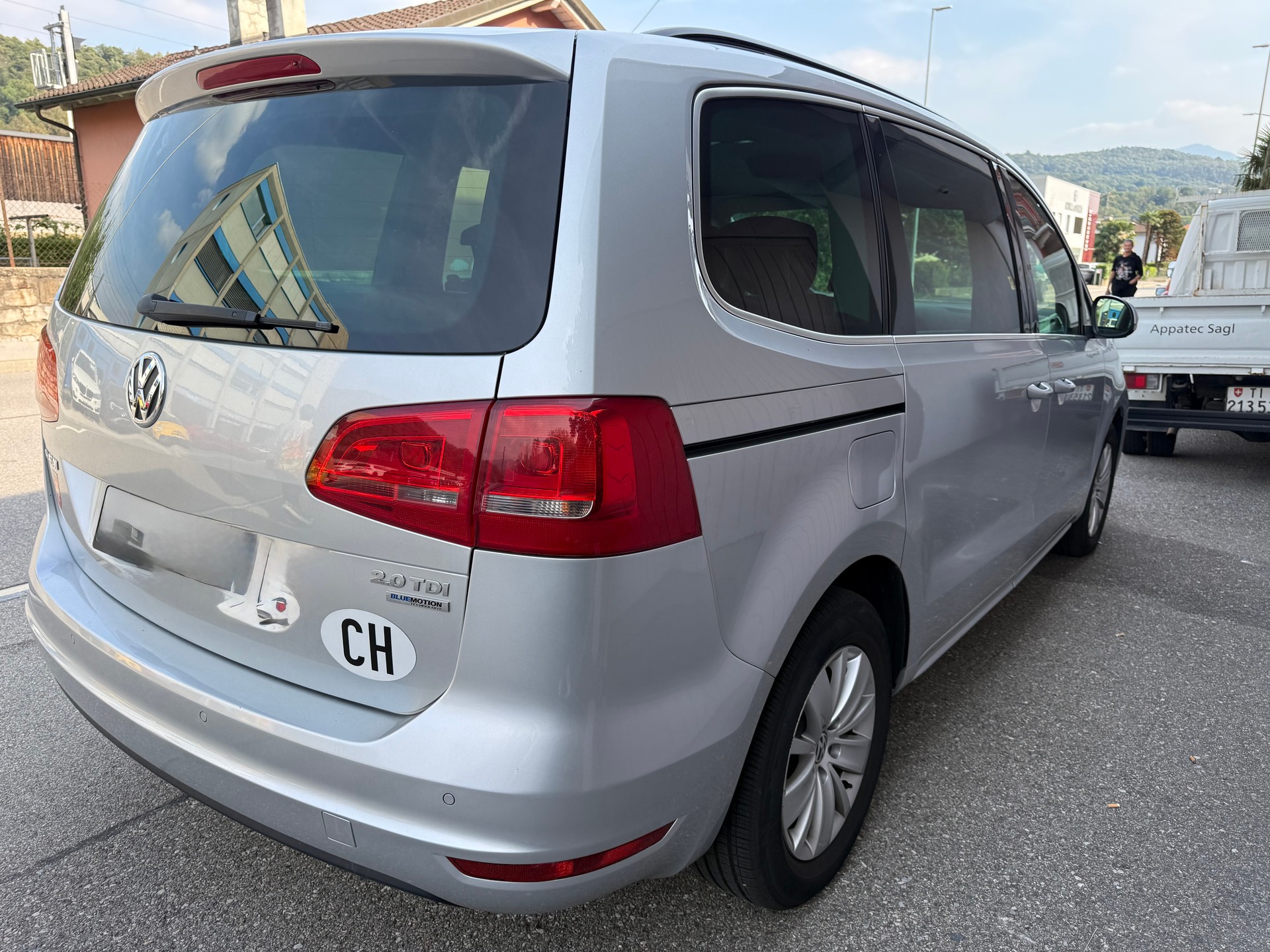 VW SHARAN-image-3