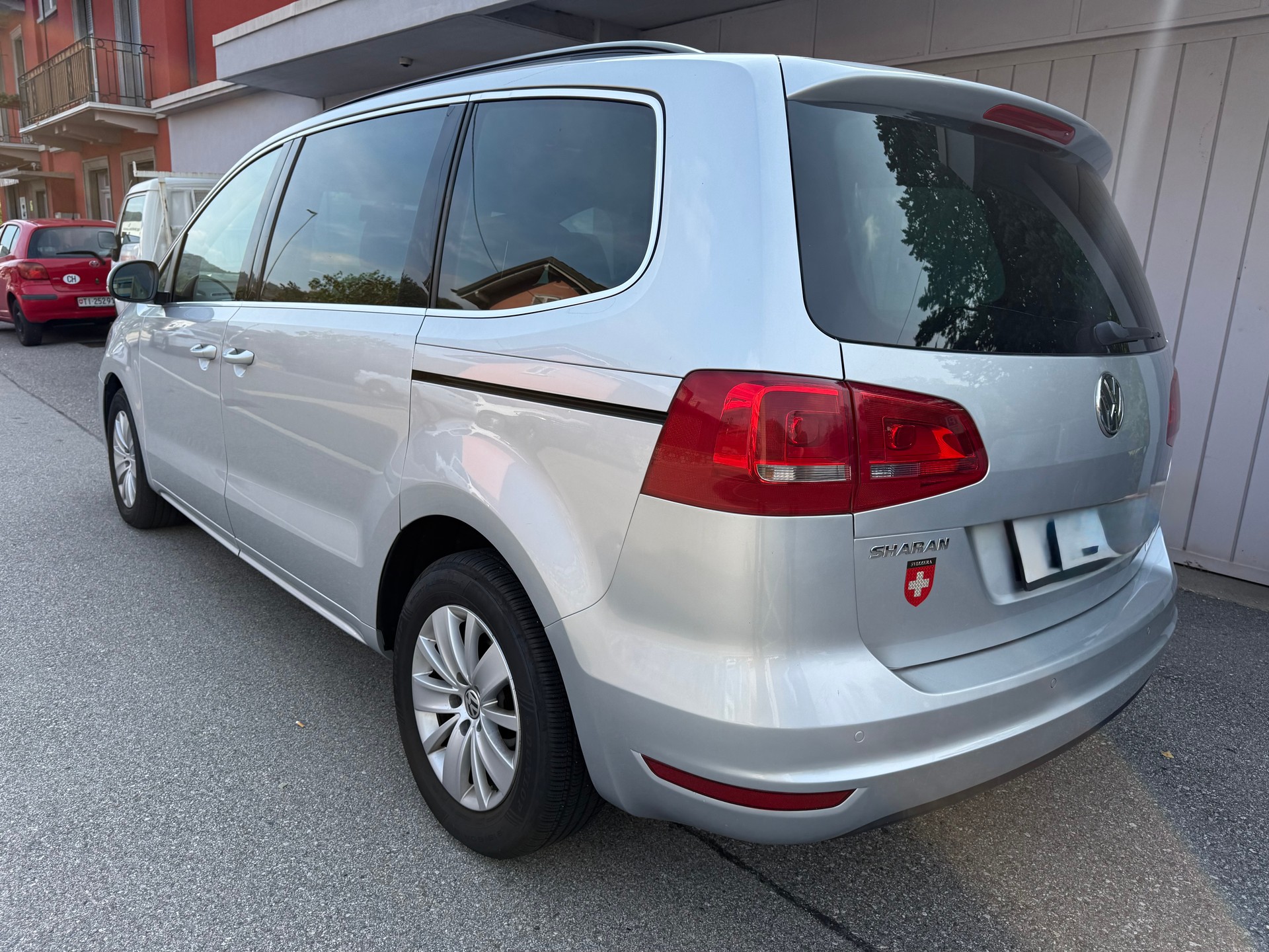 VW SHARAN-image-5