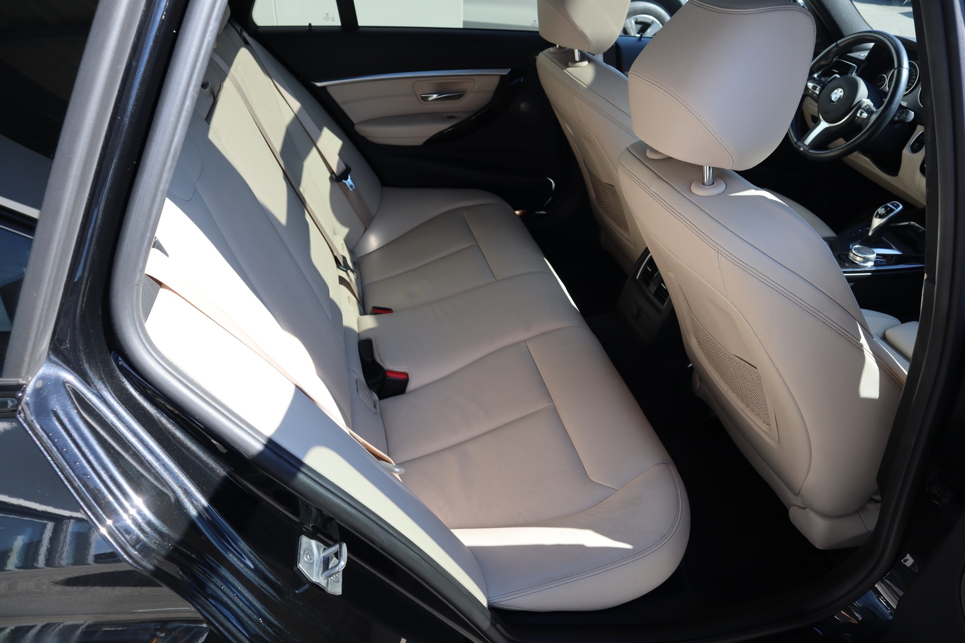 BMW 340i xDrive Touring MSportpaket Panoramaglasdach 4x4 Euro 6-image-5