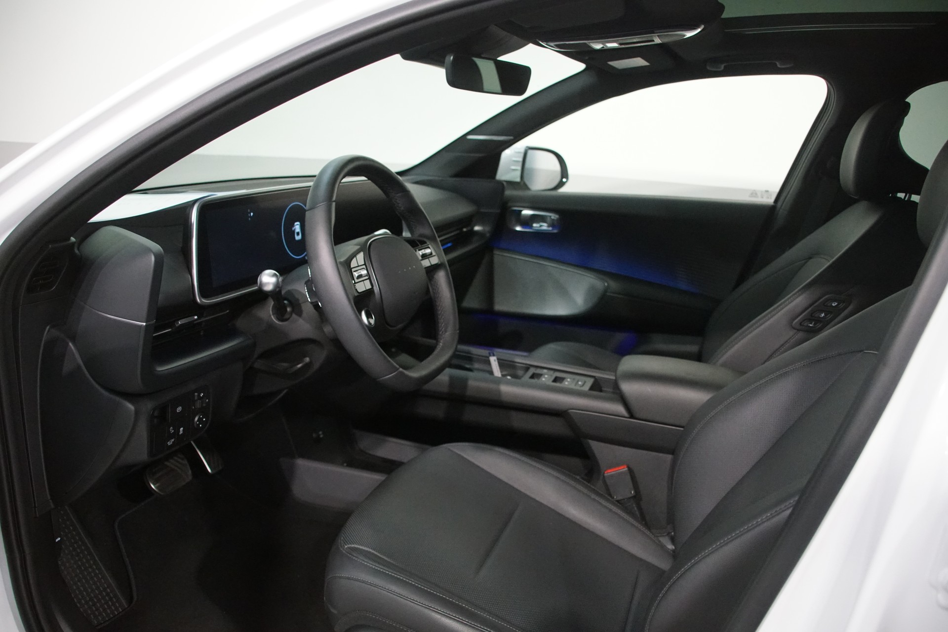 HYUNDAI Ioniq 6 77kWh Launch Edition 4WD ++swiss-edition++-image-13
