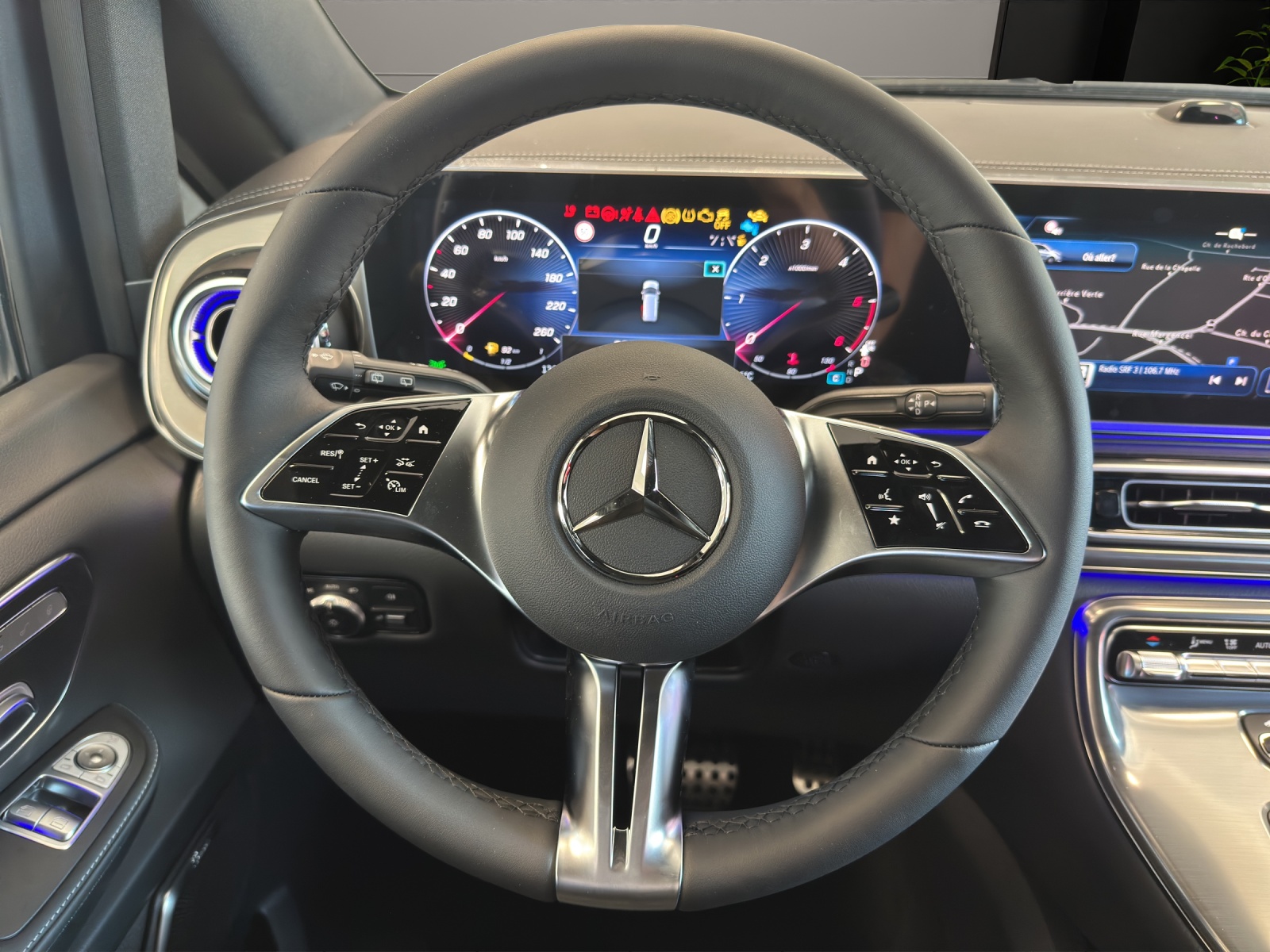 MERCEDES-BENZ V 300 d Exclusive L SWISS EDITION 4MATIC-image-11