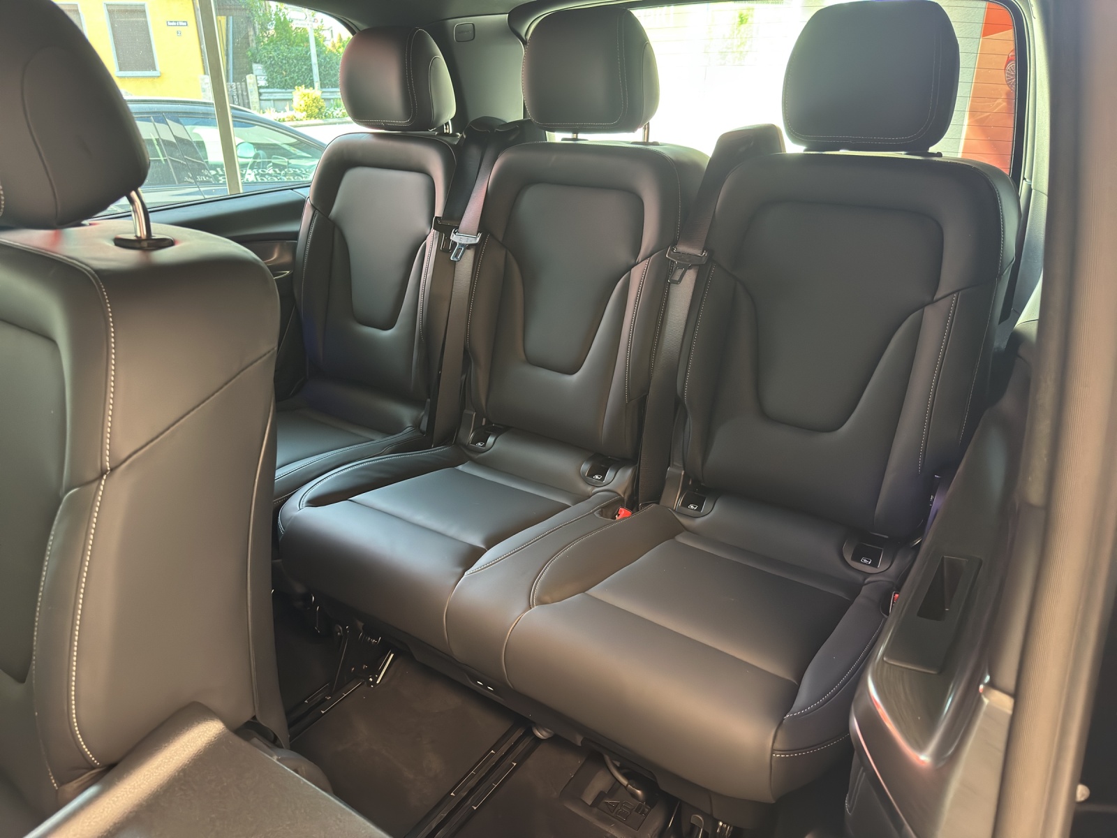 MERCEDES-BENZ V 300 d Exclusive L SWISS EDITION 4MATIC-image-14