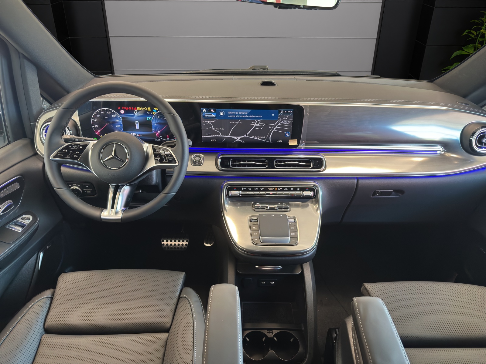 MERCEDES-BENZ V 300 d Exclusive L SWISS EDITION 4MATIC-image-10