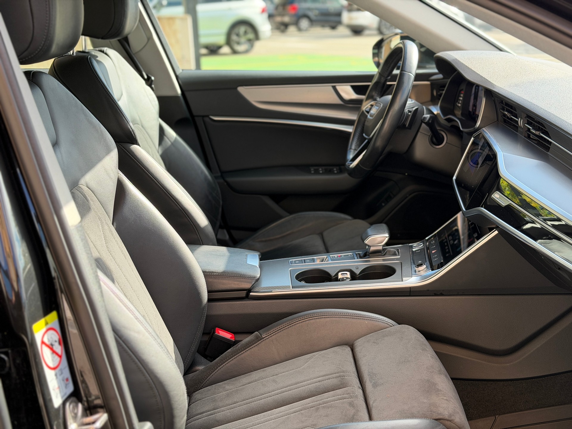 AUDI A6 Avant 40 TDI Sport S-tronic-image-23