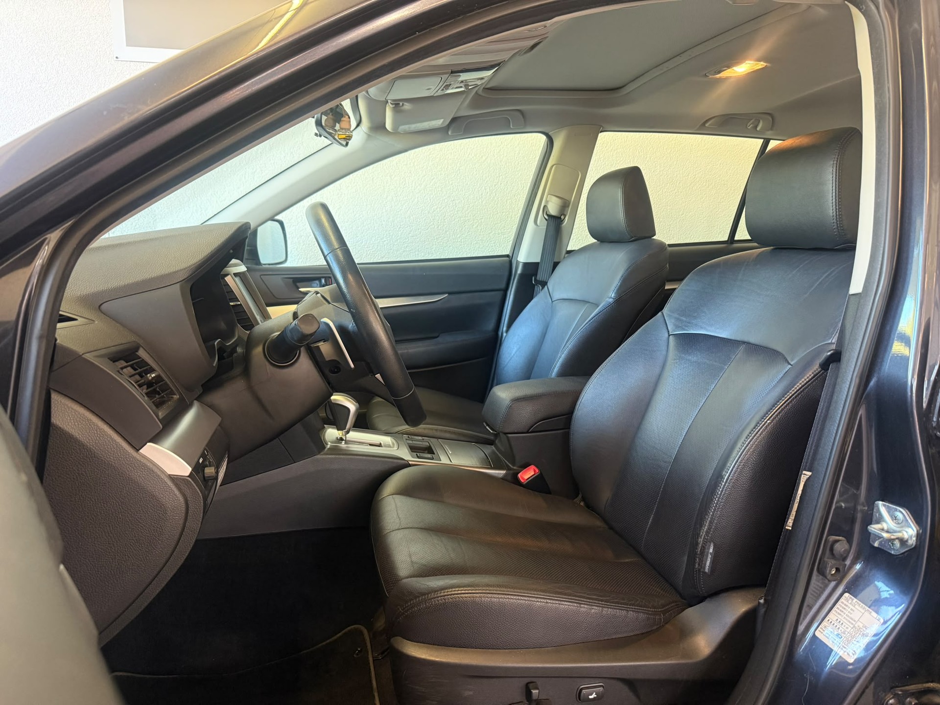 SUBARU Legacy 2.0i Swiss Special AWD Lineartronic-image-10