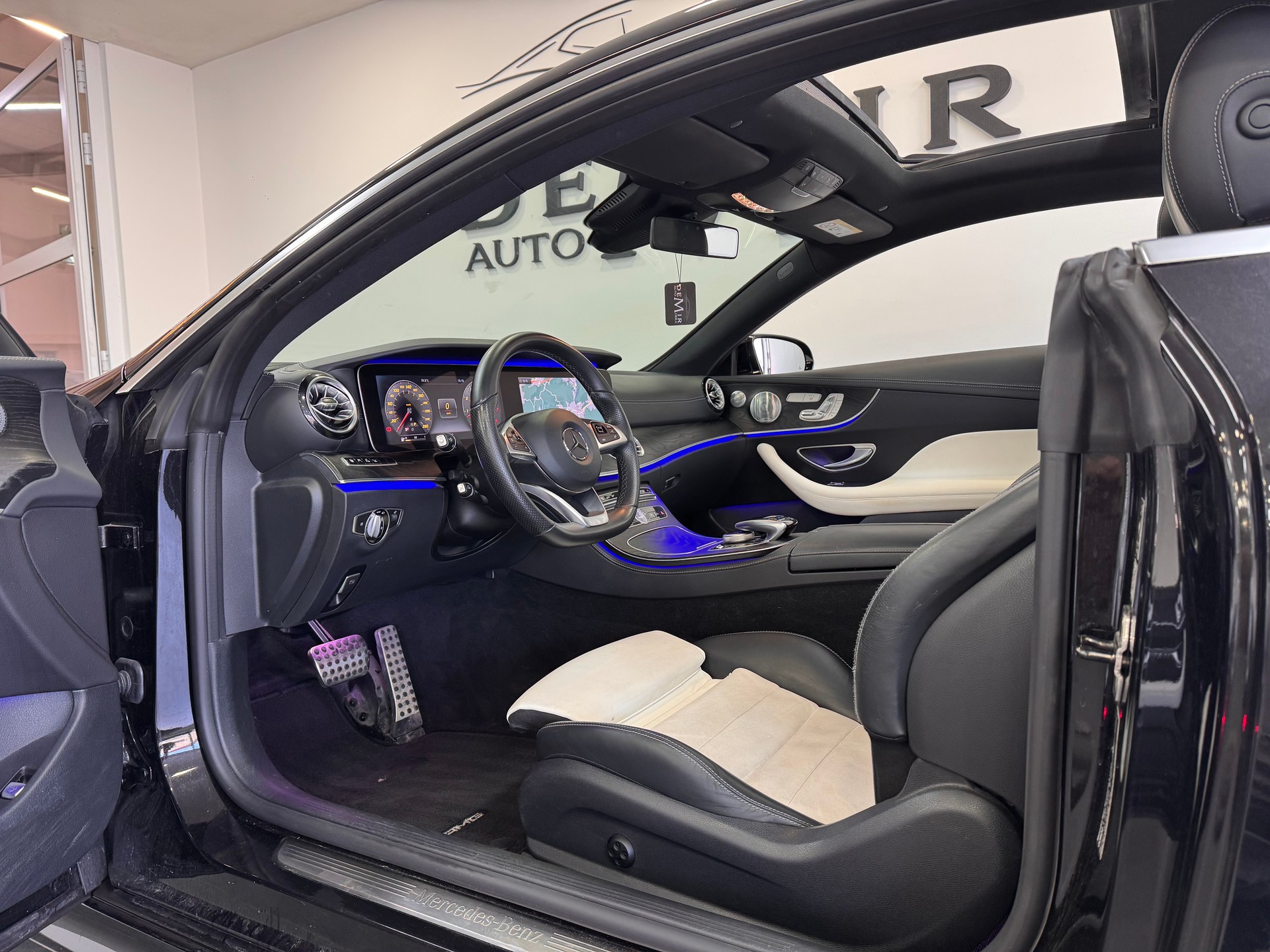 MERCEDES-BENZ E 400 Coupé AMG Line 4 Matic 9G-Tronic *1.Hand / Panorama / Burmester / Head-Up / 360 Kamera / Luftfederung / Multibeam LED*-image-6