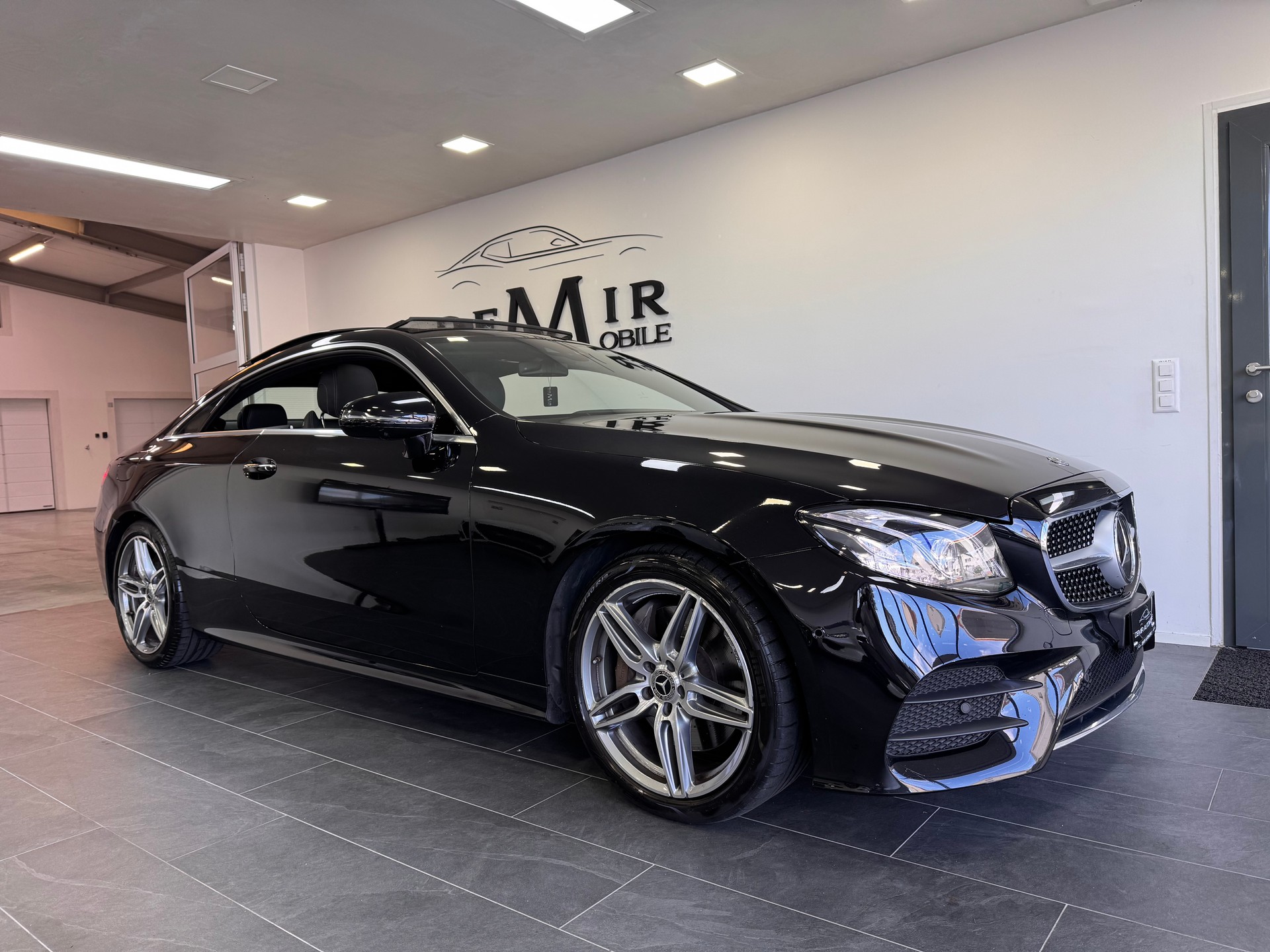 MERCEDES-BENZ E 400 Coupé AMG Line 4 Matic 9G-Tronic *1.Hand / Panorama / Burmester / Head-Up / 360 Kamera / Luftfederung / Multibeam LED*-image-2