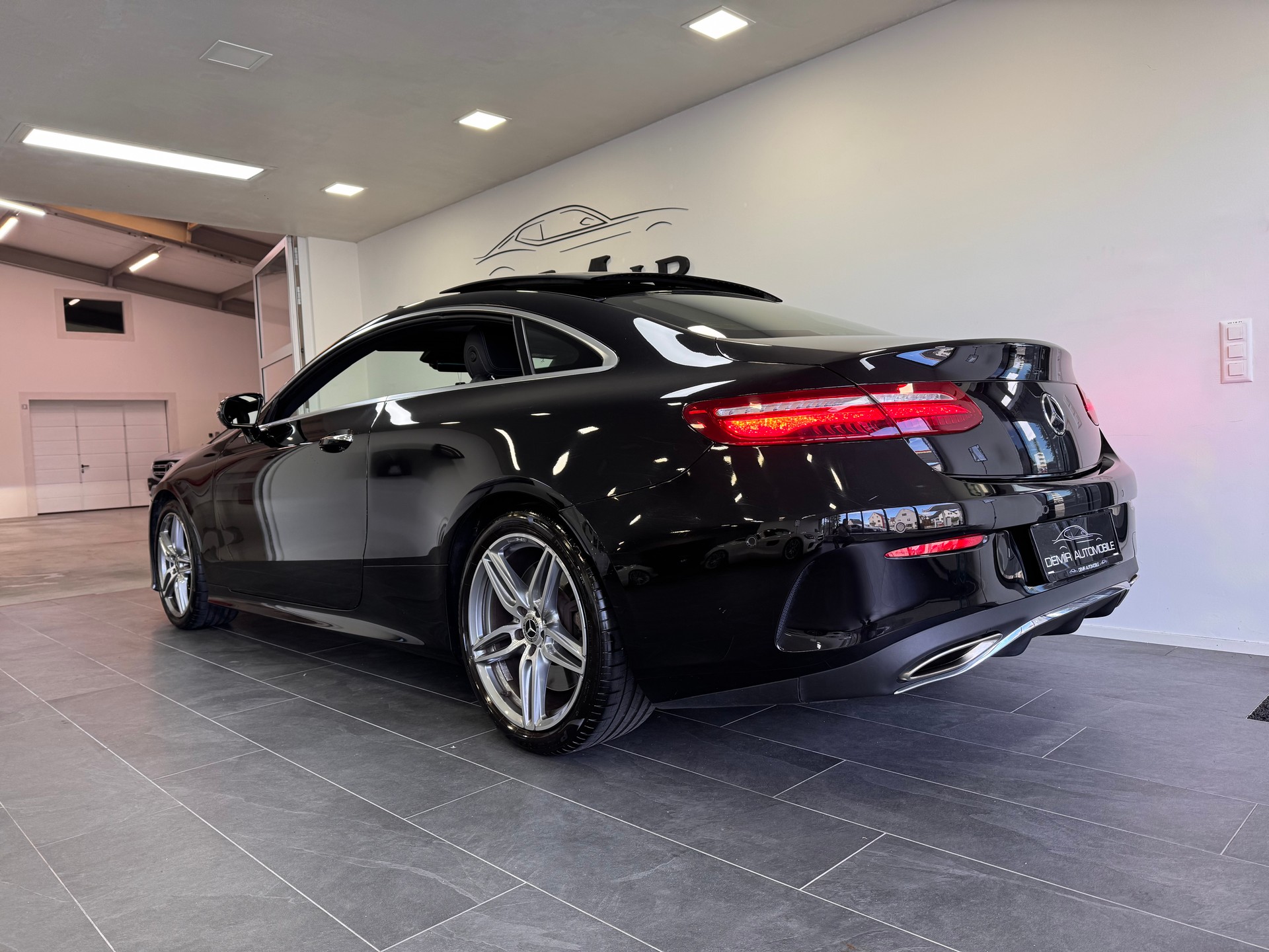 MERCEDES-BENZ E 400 Coupé AMG Line 4 Matic 9G-Tronic *1.Hand / Panorama / Burmester / Head-Up / 360 Kamera / Luftfederung / Multibeam LED*-image-5