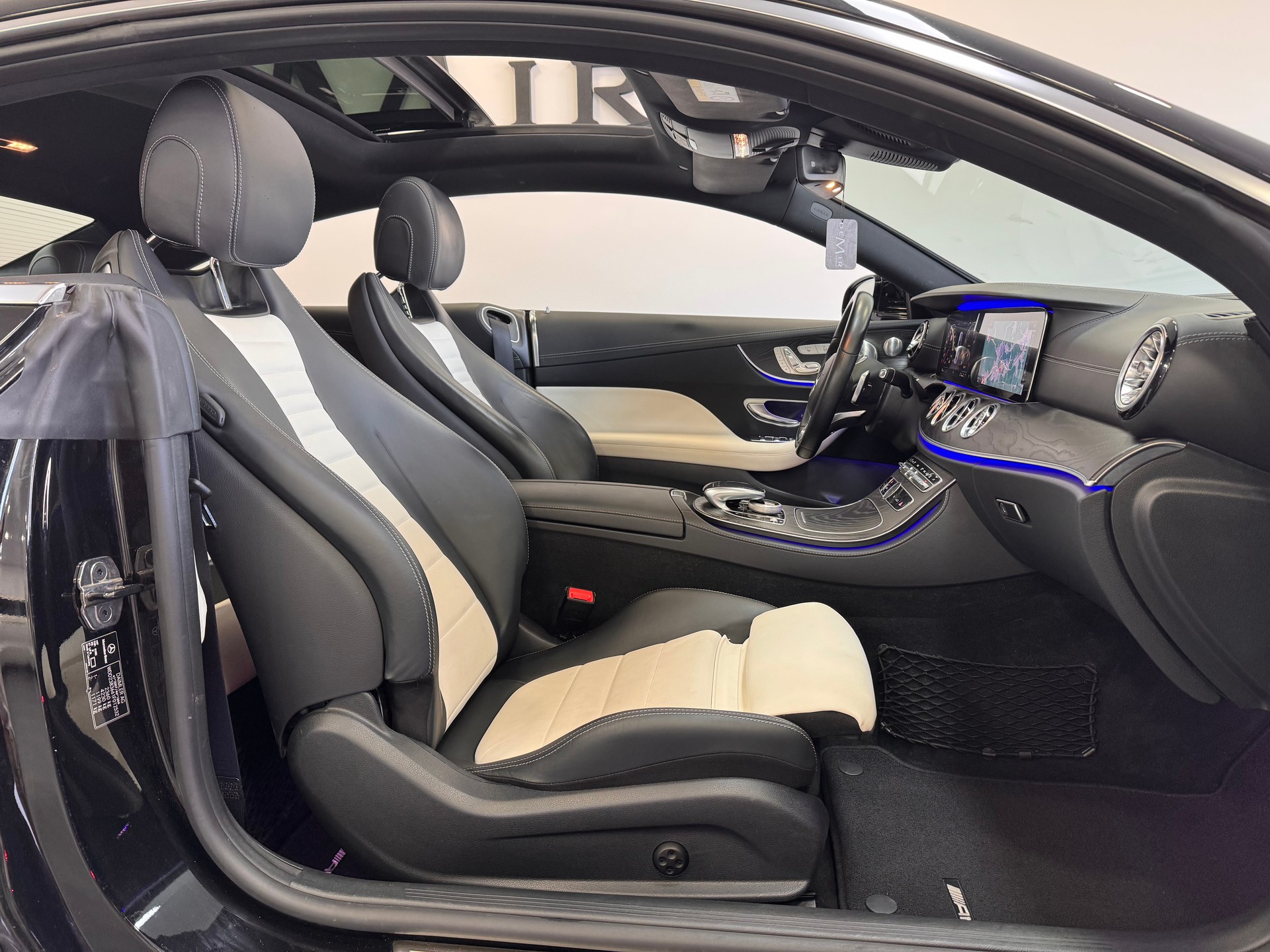 MERCEDES-BENZ E 400 Coupé AMG Line 4 Matic 9G-Tronic *1.Hand / Panorama / Burmester / Head-Up / 360 Kamera / Luftfederung / Multibeam LED*-image-8