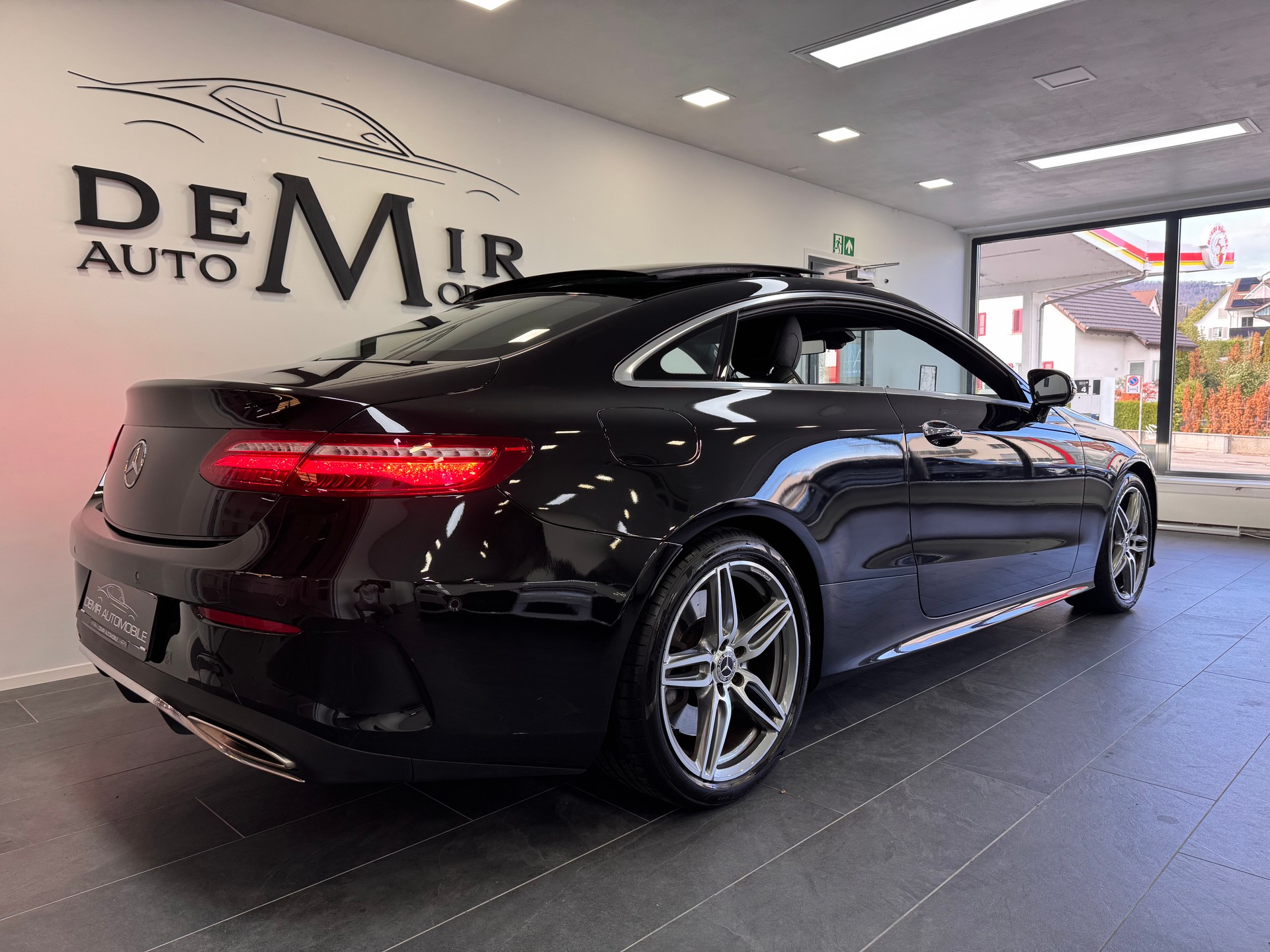 MERCEDES-BENZ E 400 Coupé AMG Line 4 Matic 9G-Tronic *1.Hand / Panorama / Burmester / Head-Up / 360 Kamera / Luftfederung / Multibeam LED*-image-3