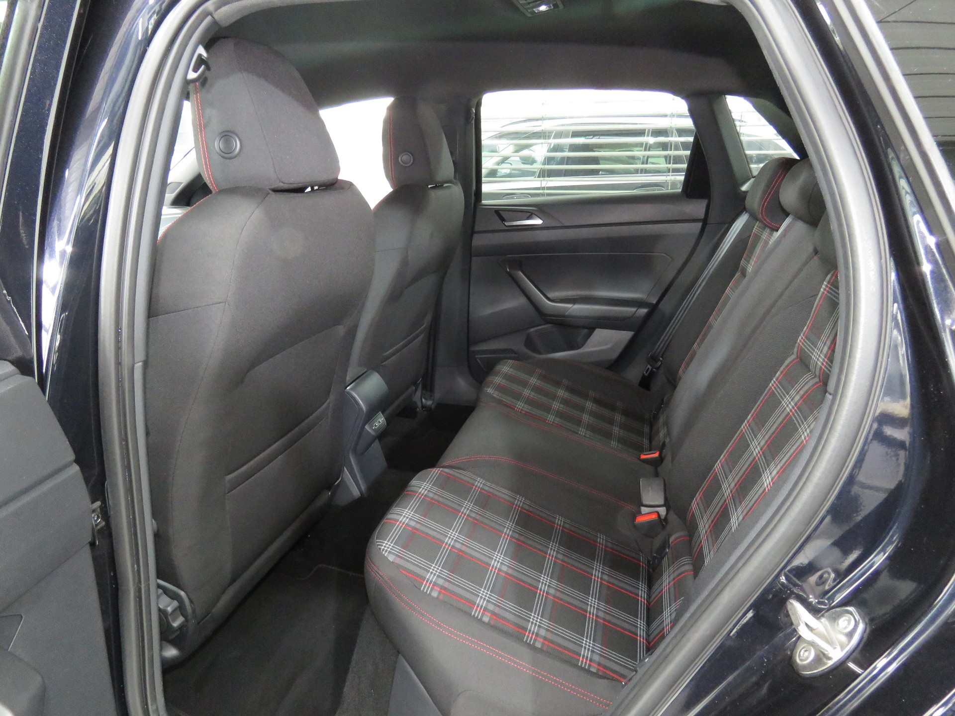 VW Polo 2.0 TSI GTI DSG-image-8