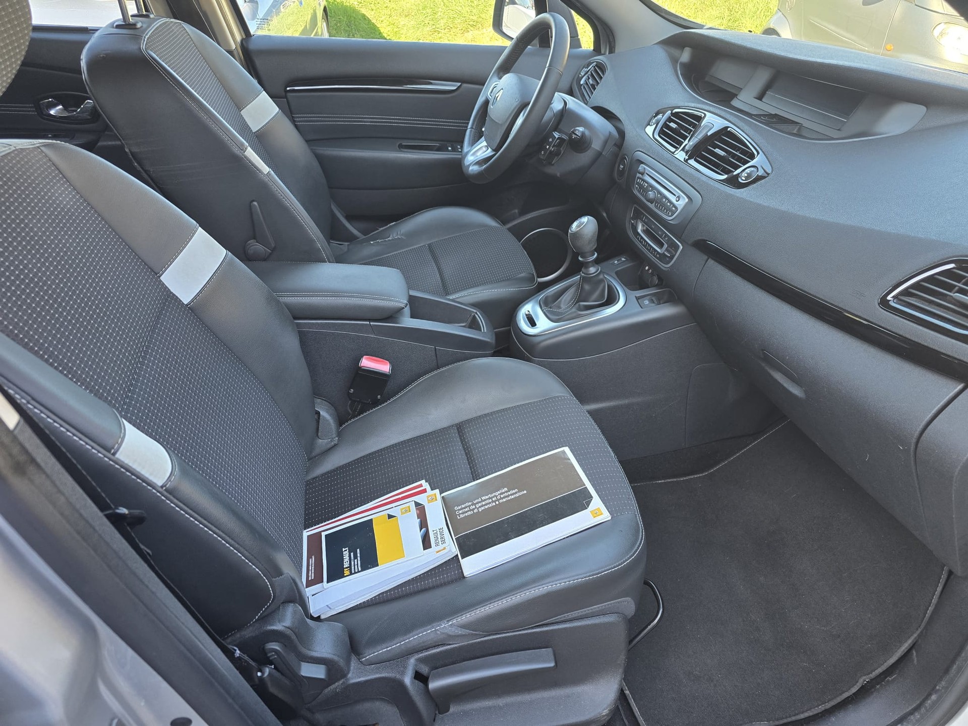 RENAULT Grand Scénic 1.4 16V Turbo Dynamique-image-4