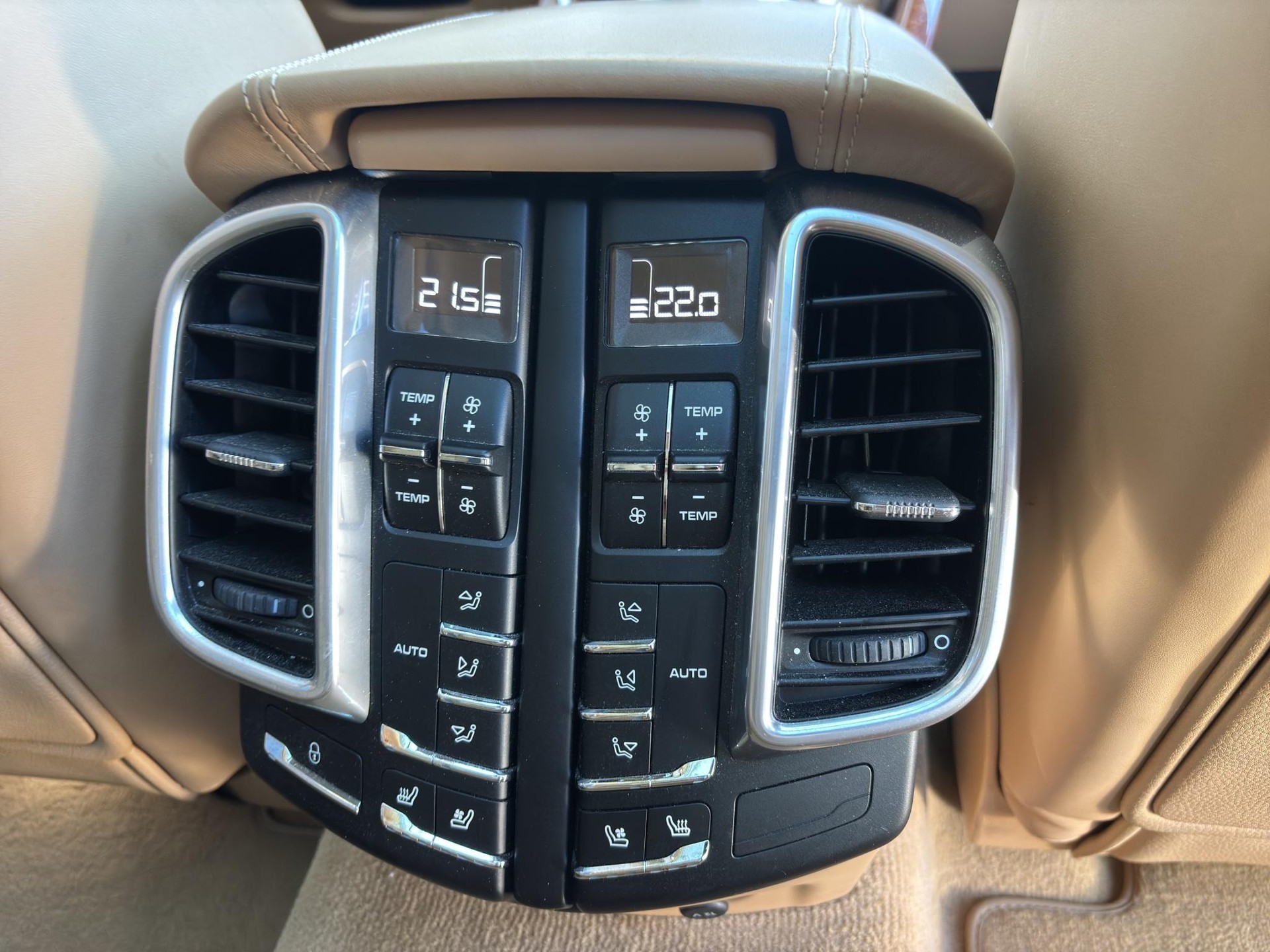 PORSCHE Cayenne 4.8 V8 Turbo TipT-image-14