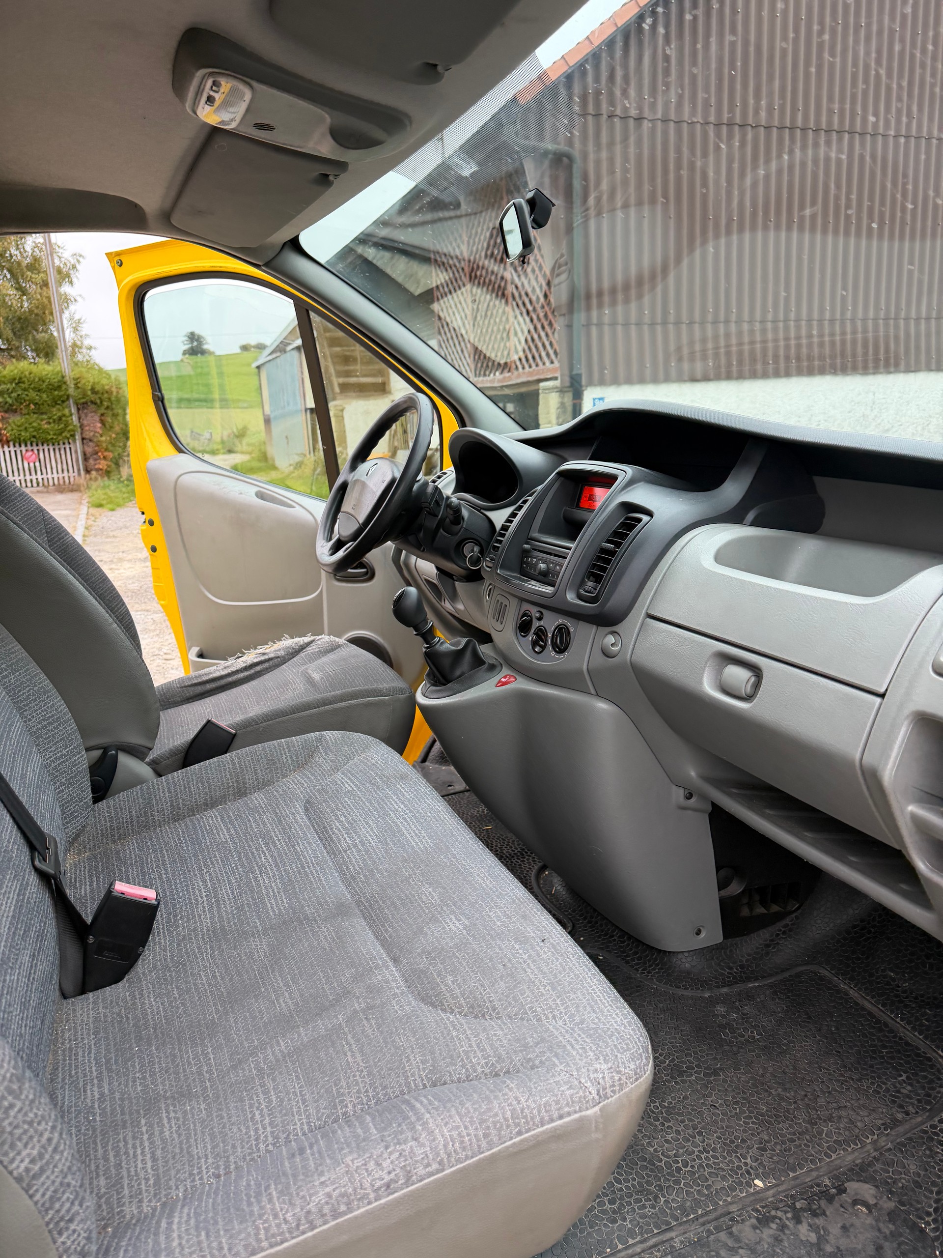 RENAULT Trafic 2.0 dCi 115 2.9t L1H1-image-7