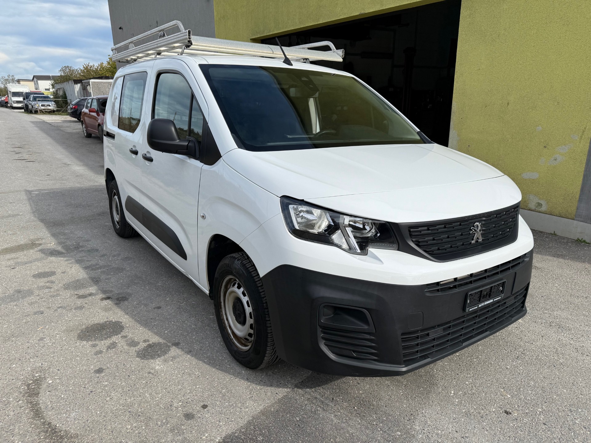 PEUGEOT Partner 1.2 Pure Tech s/s Asphalt 650kg-image-1