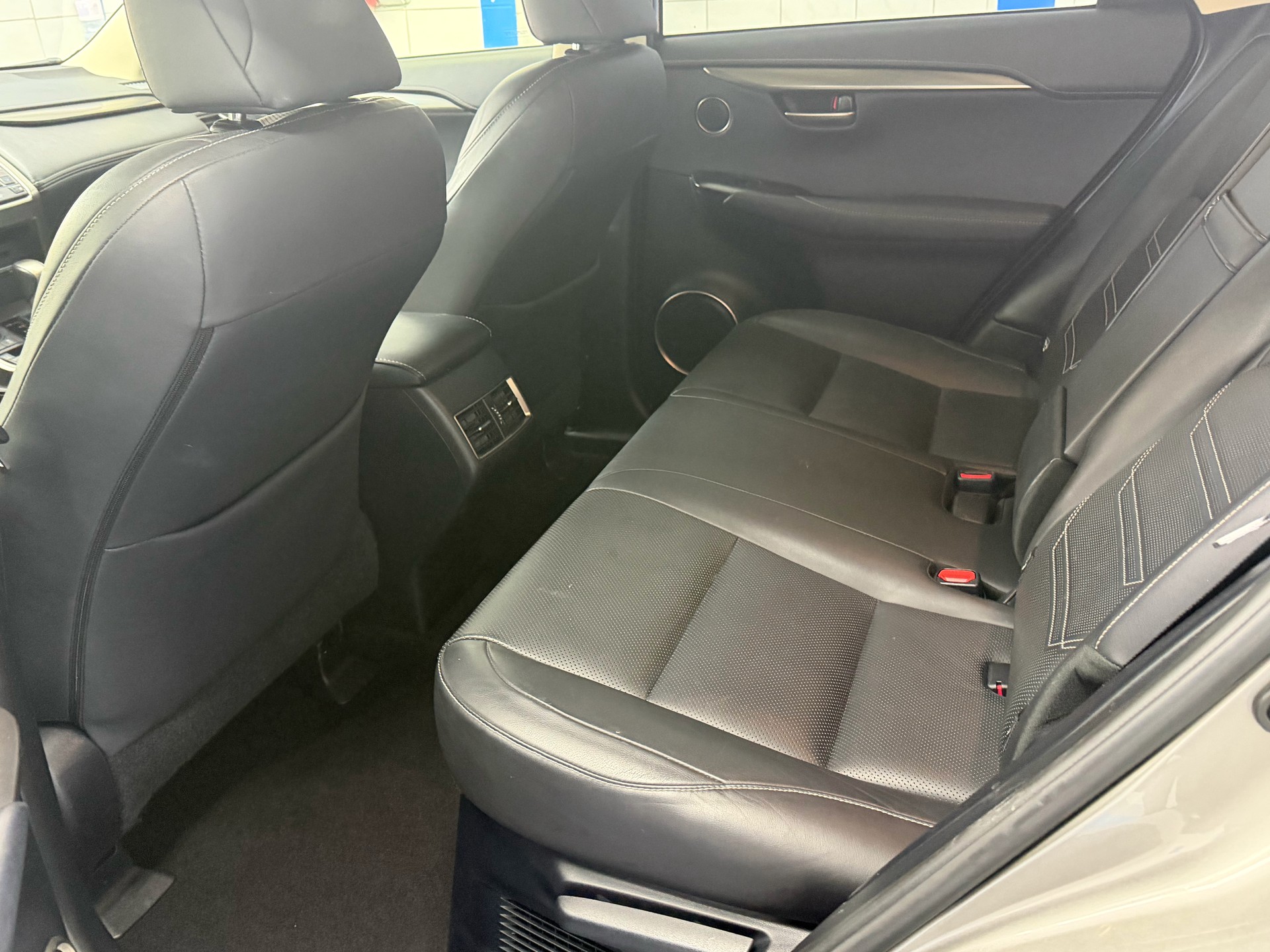 LEXUS NX 300h business E-Four Automatic-image-9