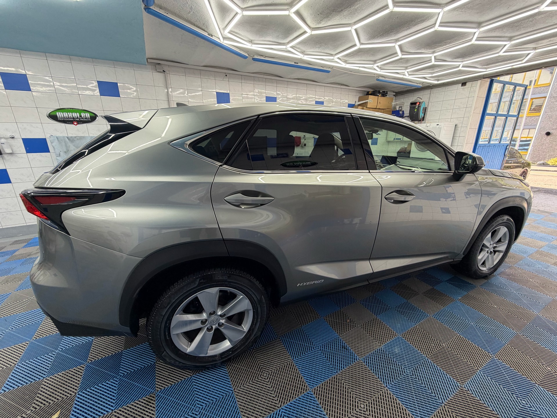 LEXUS NX 300h business E-Four Automatic-image-6