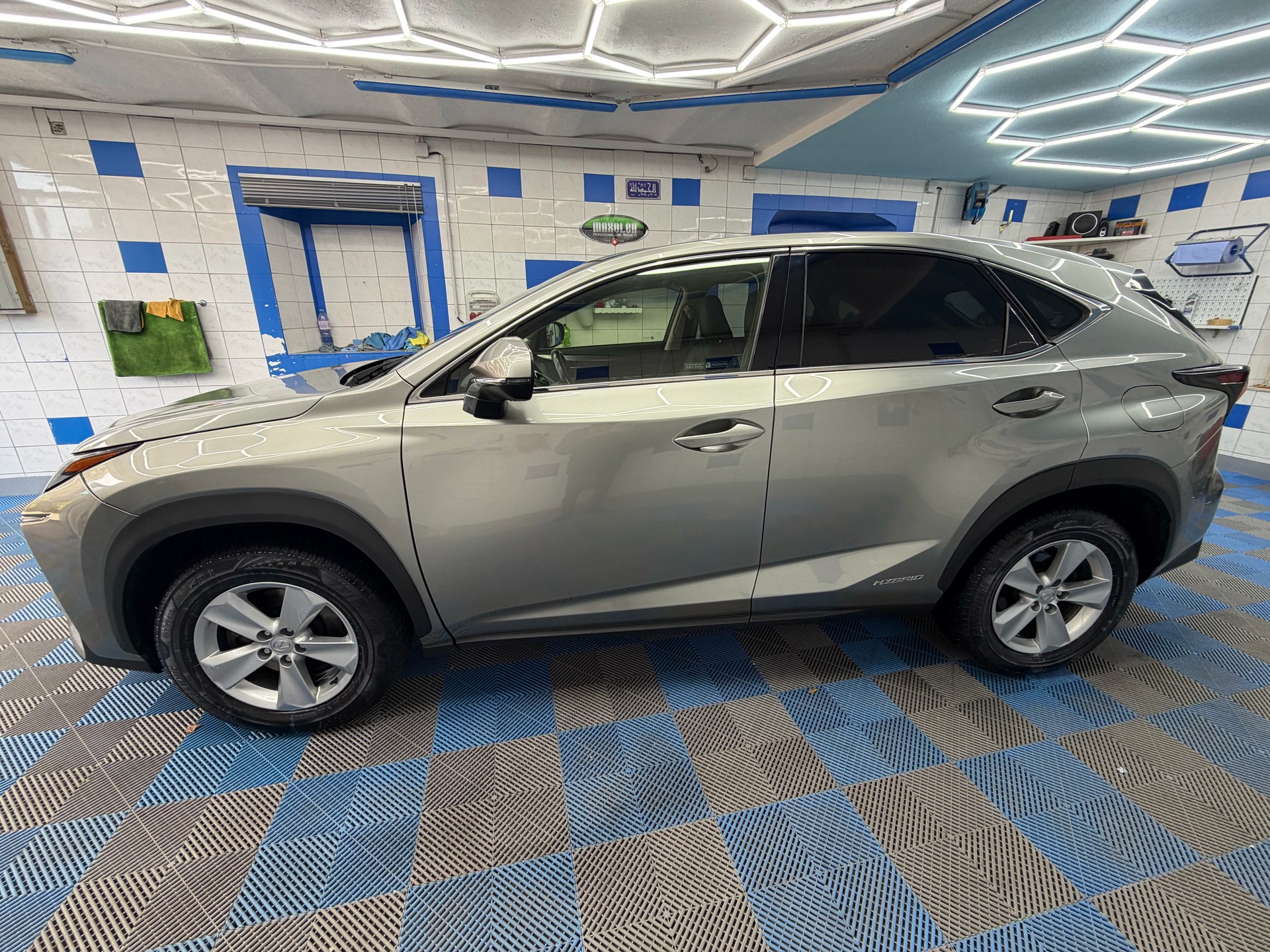 LEXUS NX 300h business E-Four Automatic-image-4
