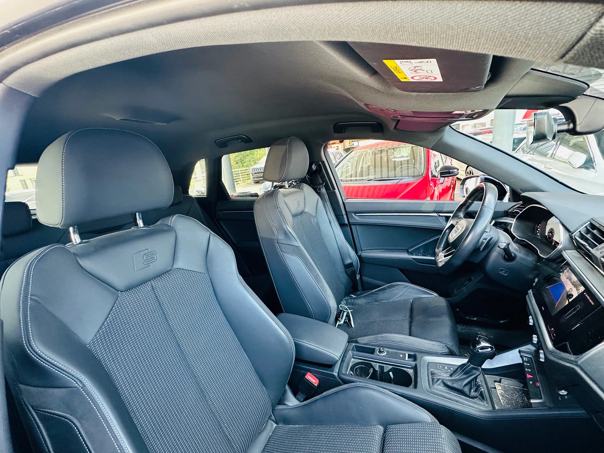 AUDI Q3 40 TFSI S line quattro S-tronic-image-12