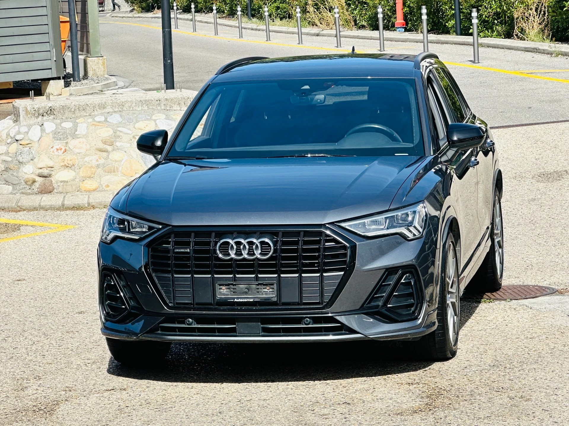 AUDI Q3 40 TFSI S line quattro S-tronic-image-3