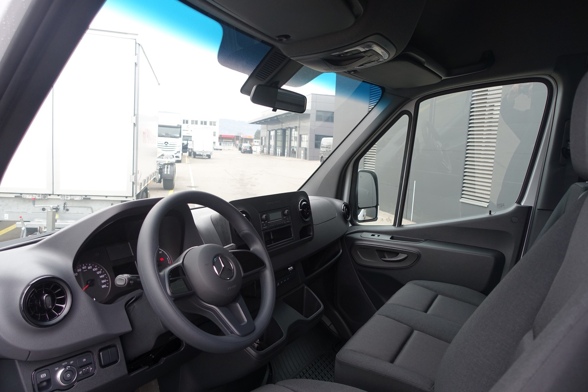 MERCEDES-BENZ eSprinter 312 47kWh Standard-image-7