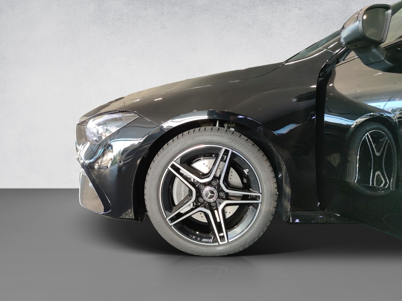 MERCEDES-BENZ CLA 200 AMG Line Shooting Brake-image-6