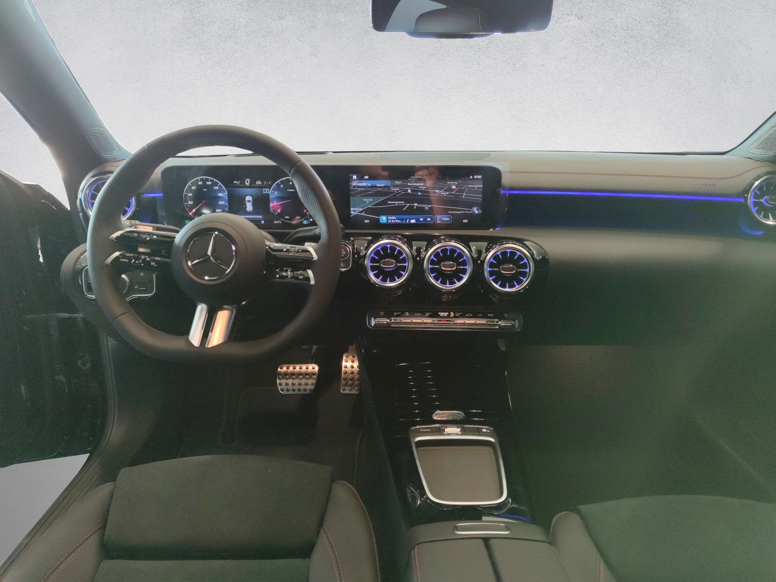 MERCEDES-BENZ CLA 200 AMG Line Shooting Brake-image-13