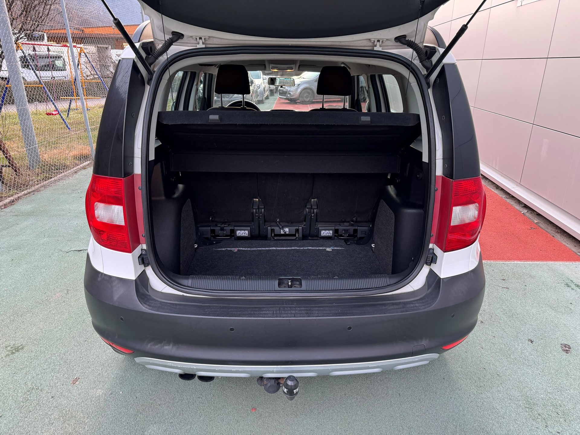 SKODA Yeti 1.8 TSI Ambition 4x4-image-12
